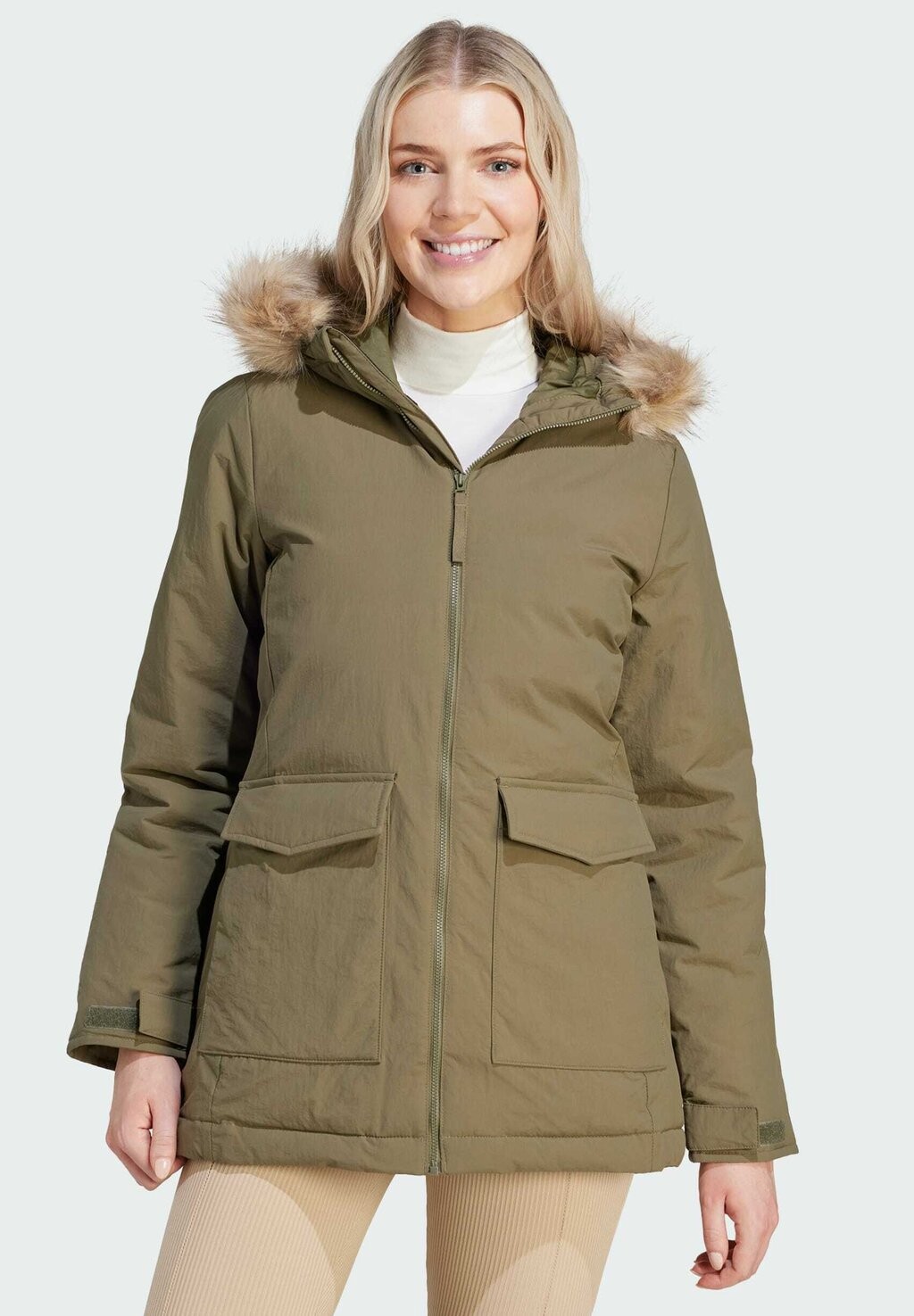 

Зимнее пальто adidas Sportswear С КАПЮШОНОМ, цвет olive strata