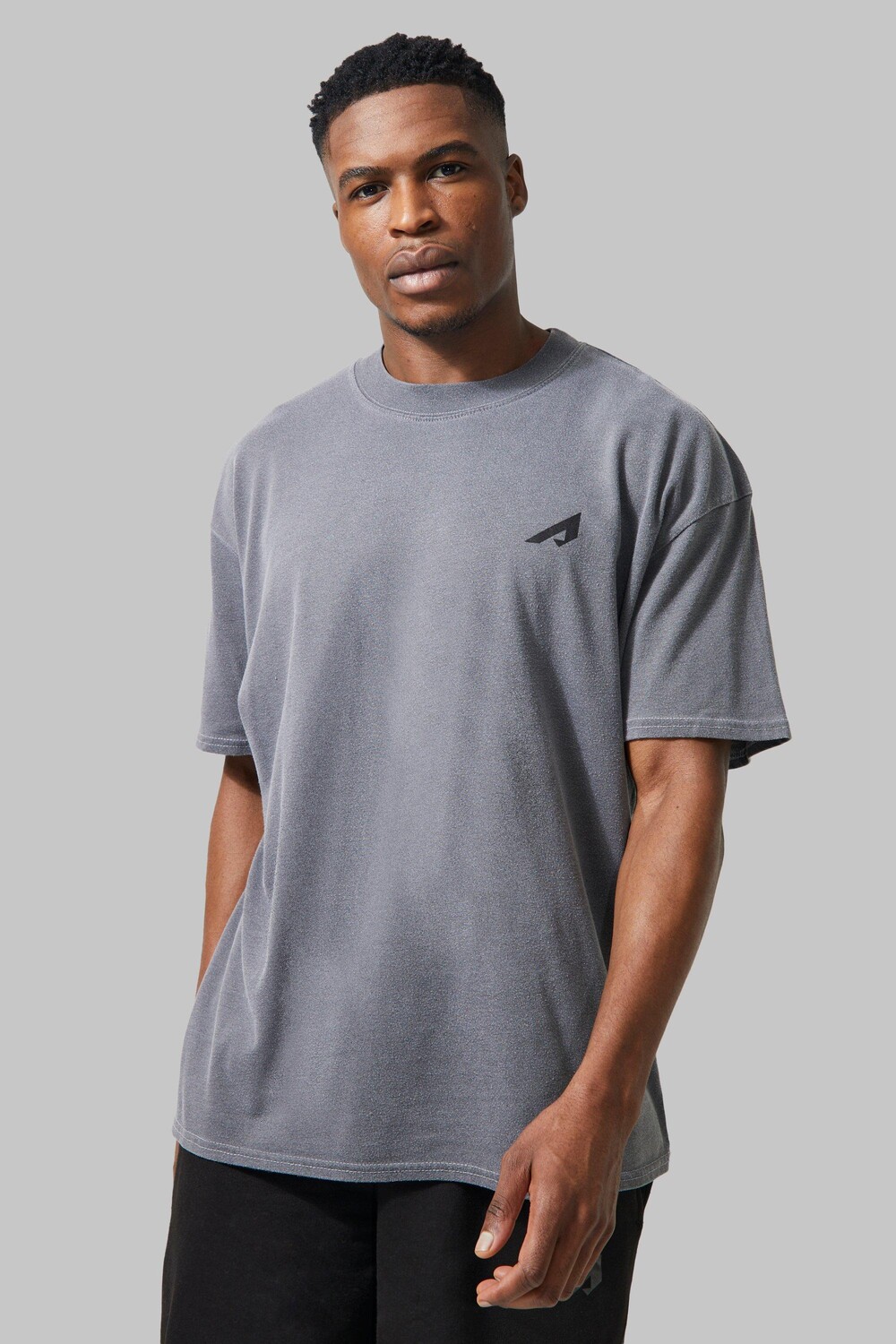 

Футболка с логотипом active oversize Boohoo, угольный