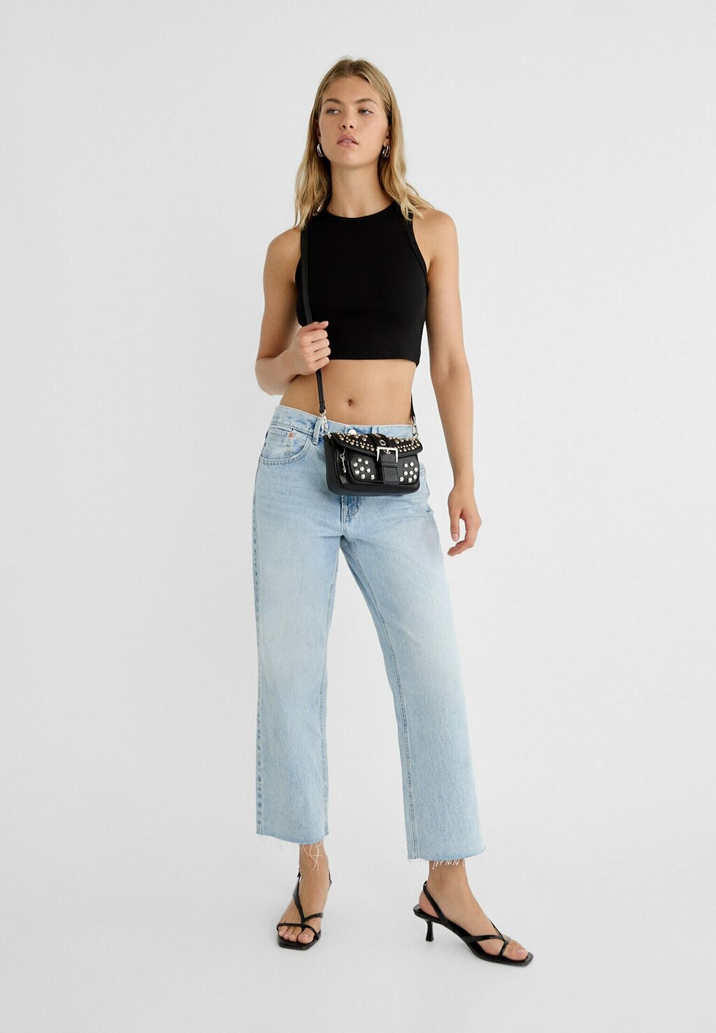 

Сумка через плечо STUDDED Stradivarius, черный