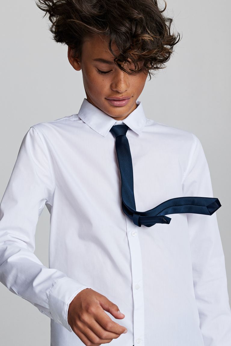 Рубашка с галстуком/бабочкой H&M платье с воротником с галстуком бантом длинными рукавами и принтом 50 черный