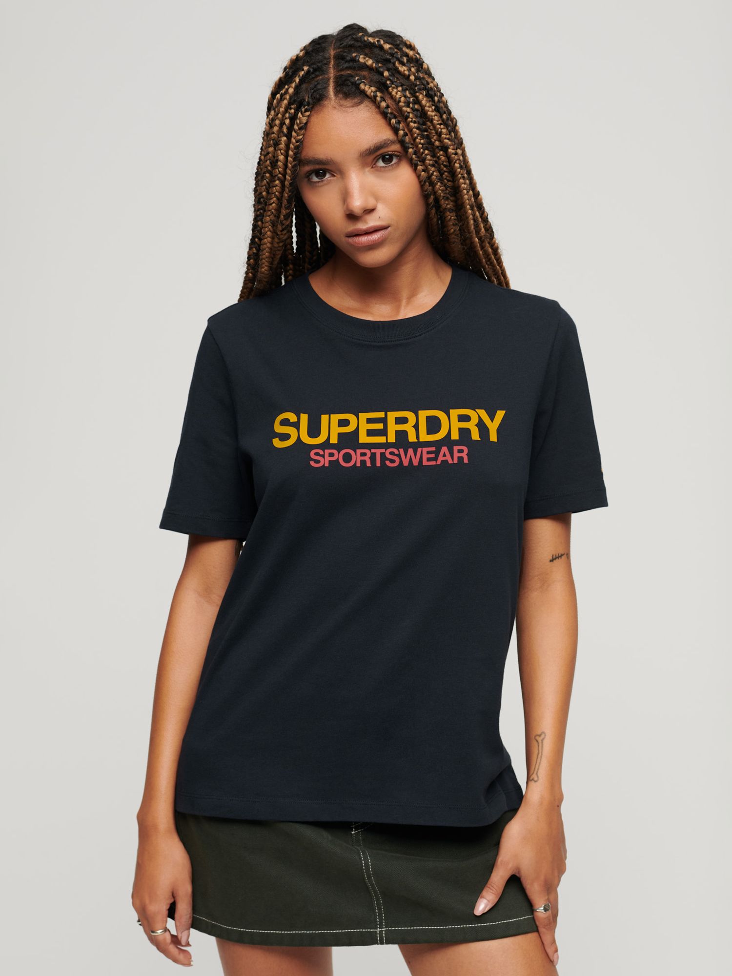 

Свободная футболка с логотипом Sportswear Superdry, затмение темно-синий