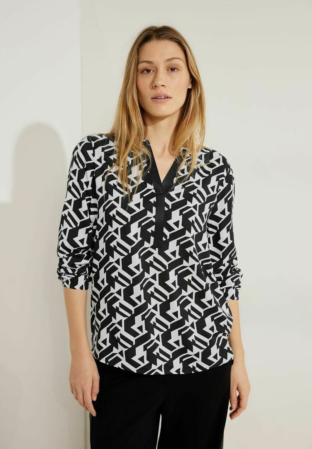 

Блузка MIT PRINT Cecil, цвет schwarz