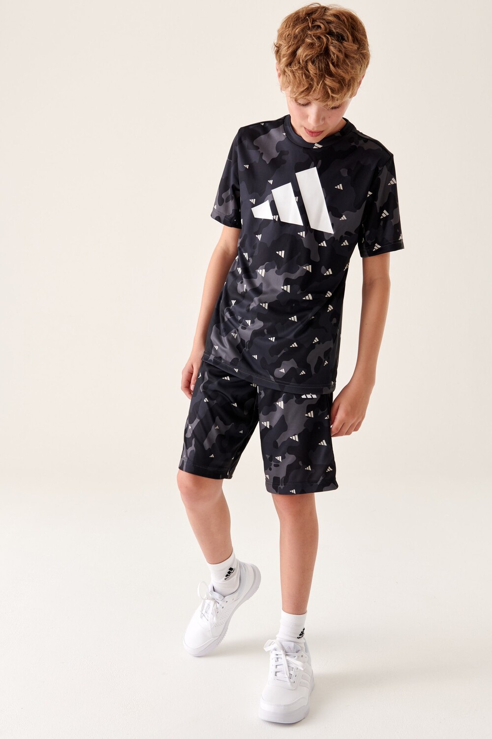 

Шорты Junior Train Essentials AEROREADY с принтом по всей поверхности adidas, серый