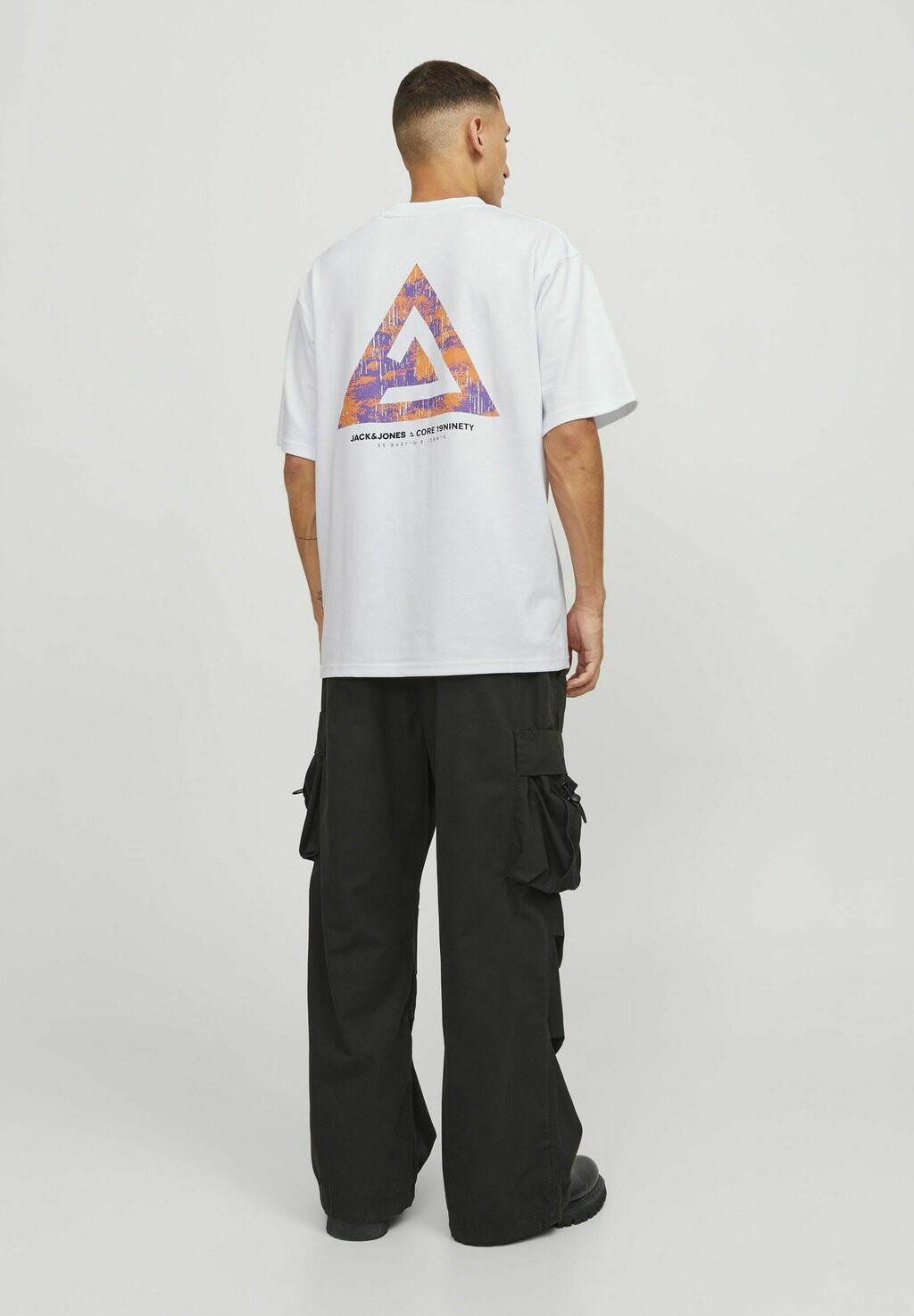 

Футболка с принтом TRIANGLE CREW NECK Jack & Jones, цвет white