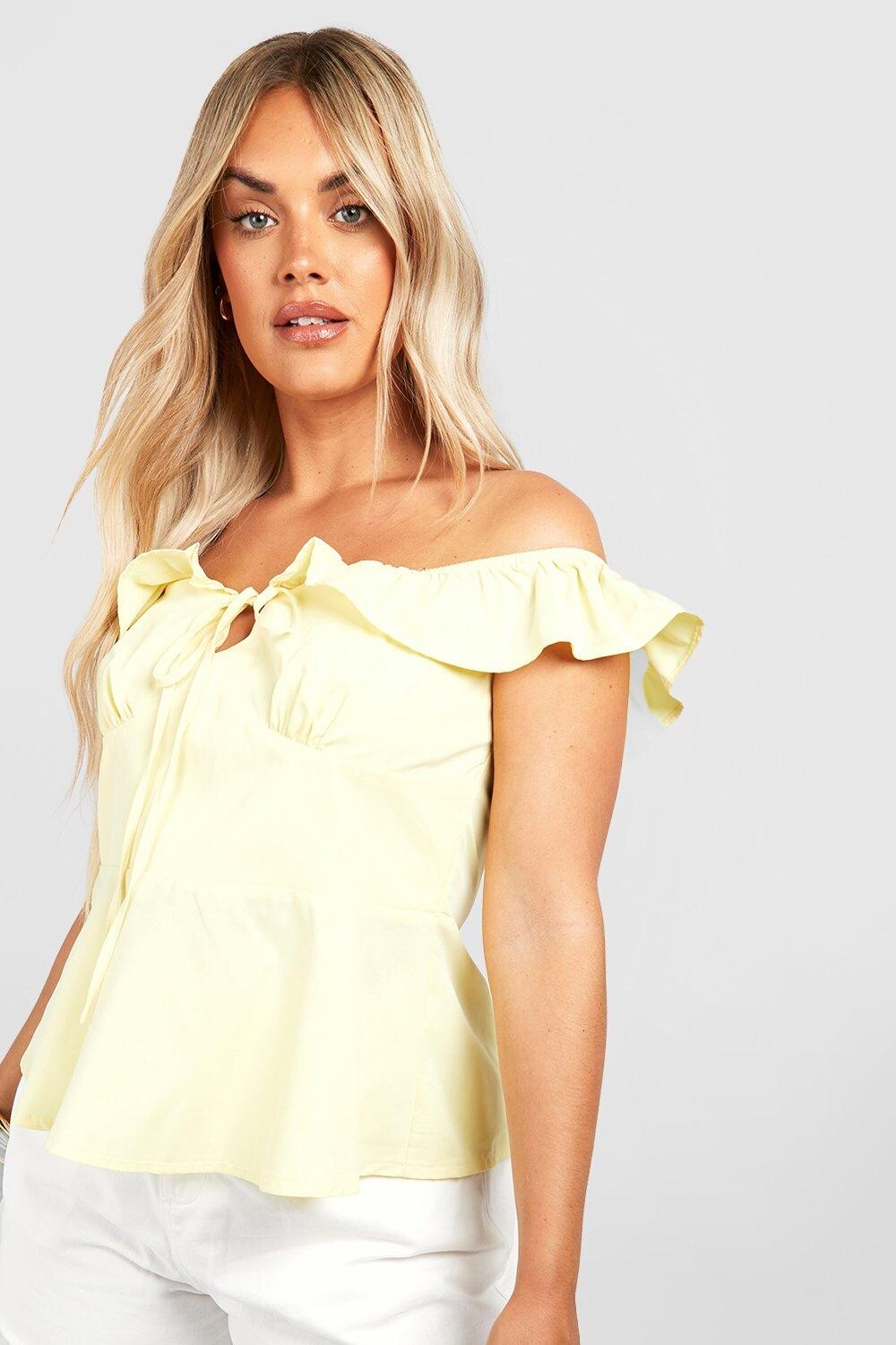 

Топ с баской и оборками на плечах Boohoo, лемон
