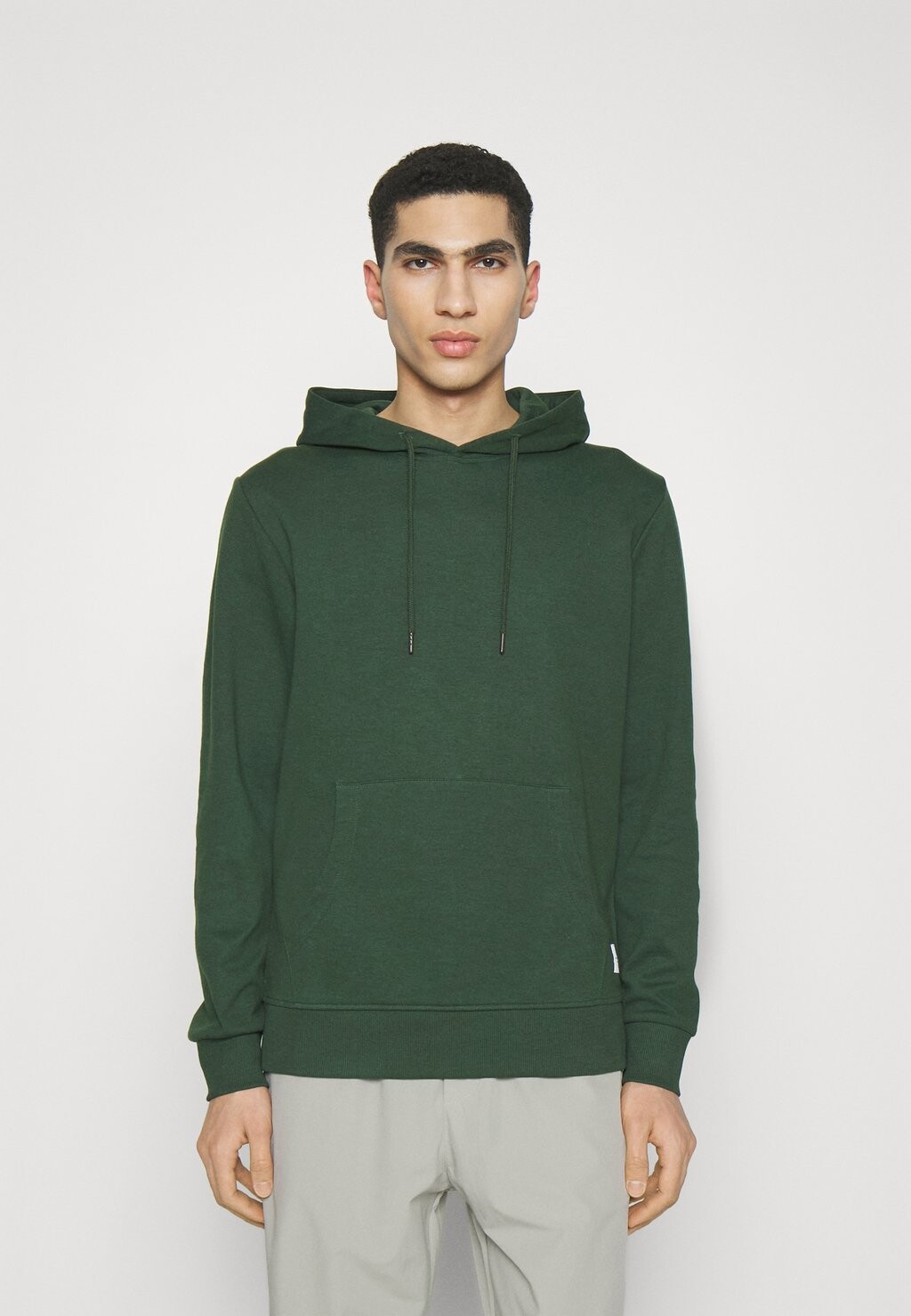 

Толстовка с капюшоном JJEBASIC HOOD Jack & Jones, вид на горы