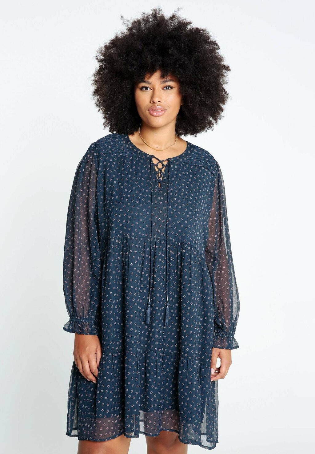 

Платье летнее Voile Mit Blumenmuster Paprika, цвет dark blue