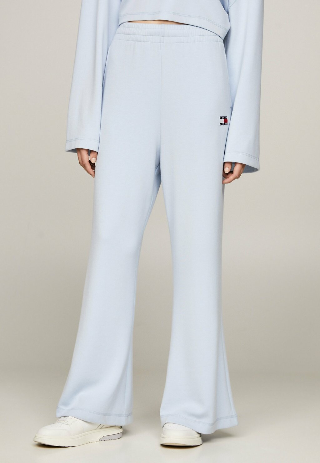 

Спортивные брюки Badge Relaxed Wide Fit Joggers Tommy Jeans, цвет breezy blue