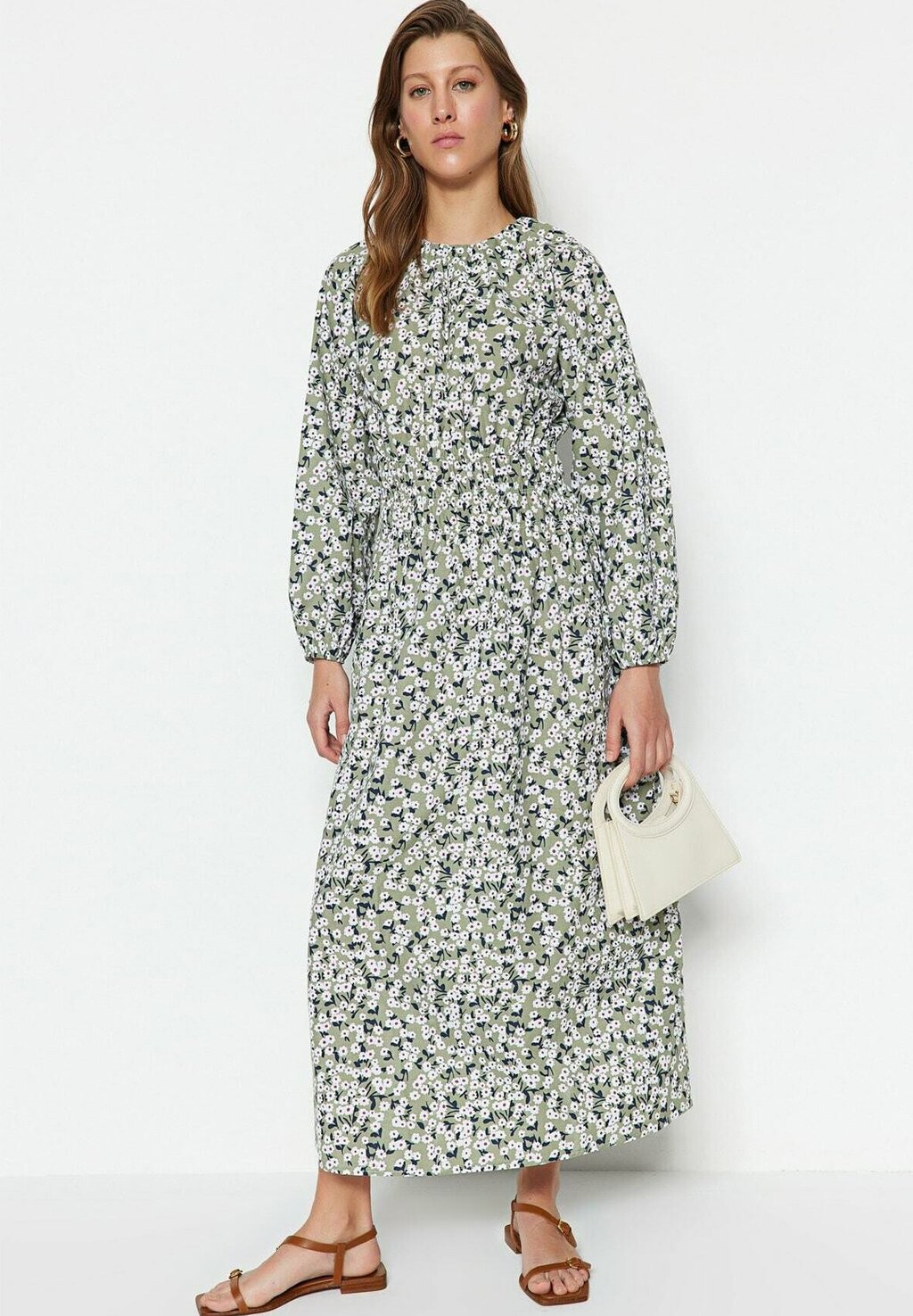 

Длинное платье Trendyol Modest, зеленый