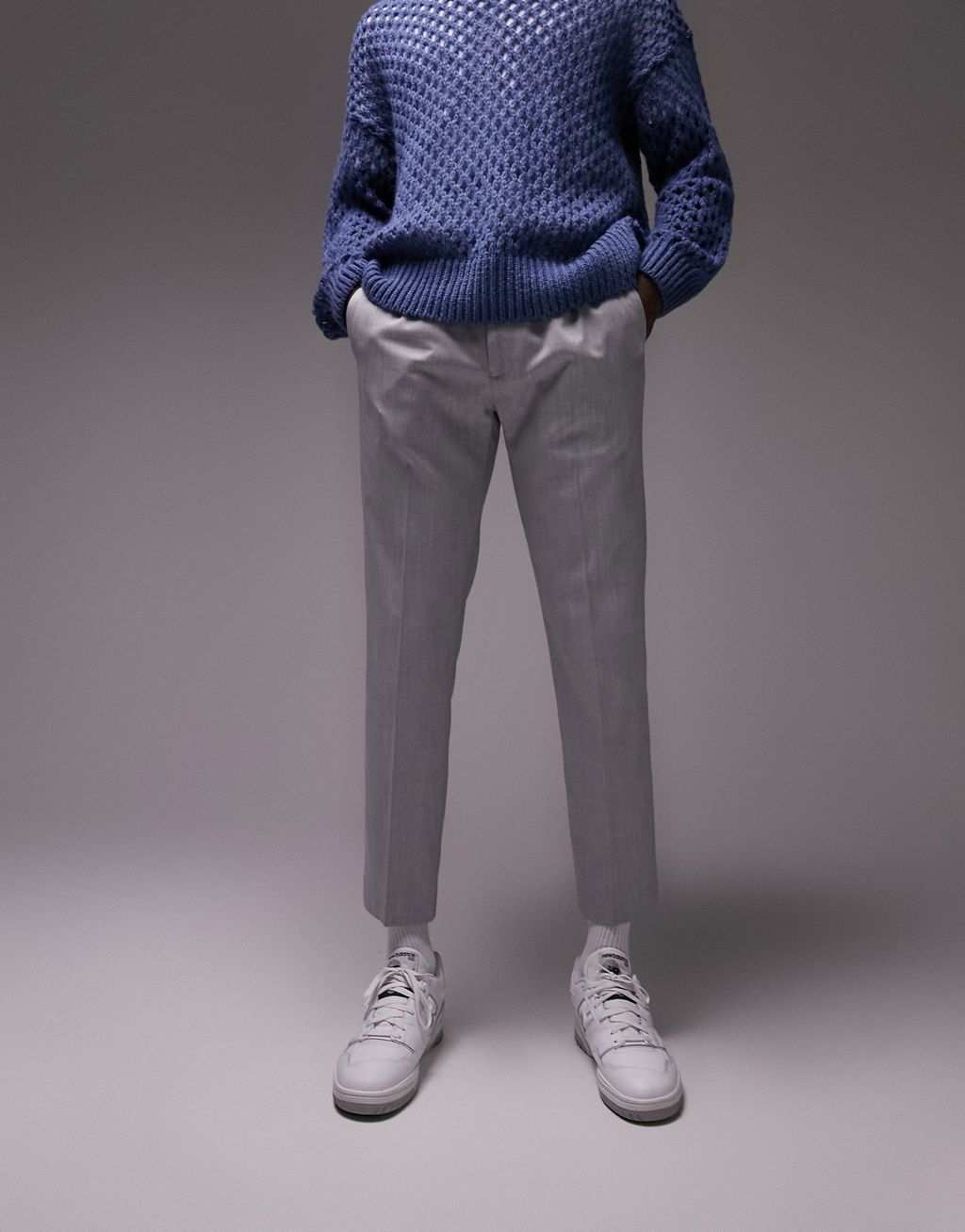 Светло-серые элегантные брюки скинни с эластичным поясом Topman элегантные брюки с поясом stradivarius синий