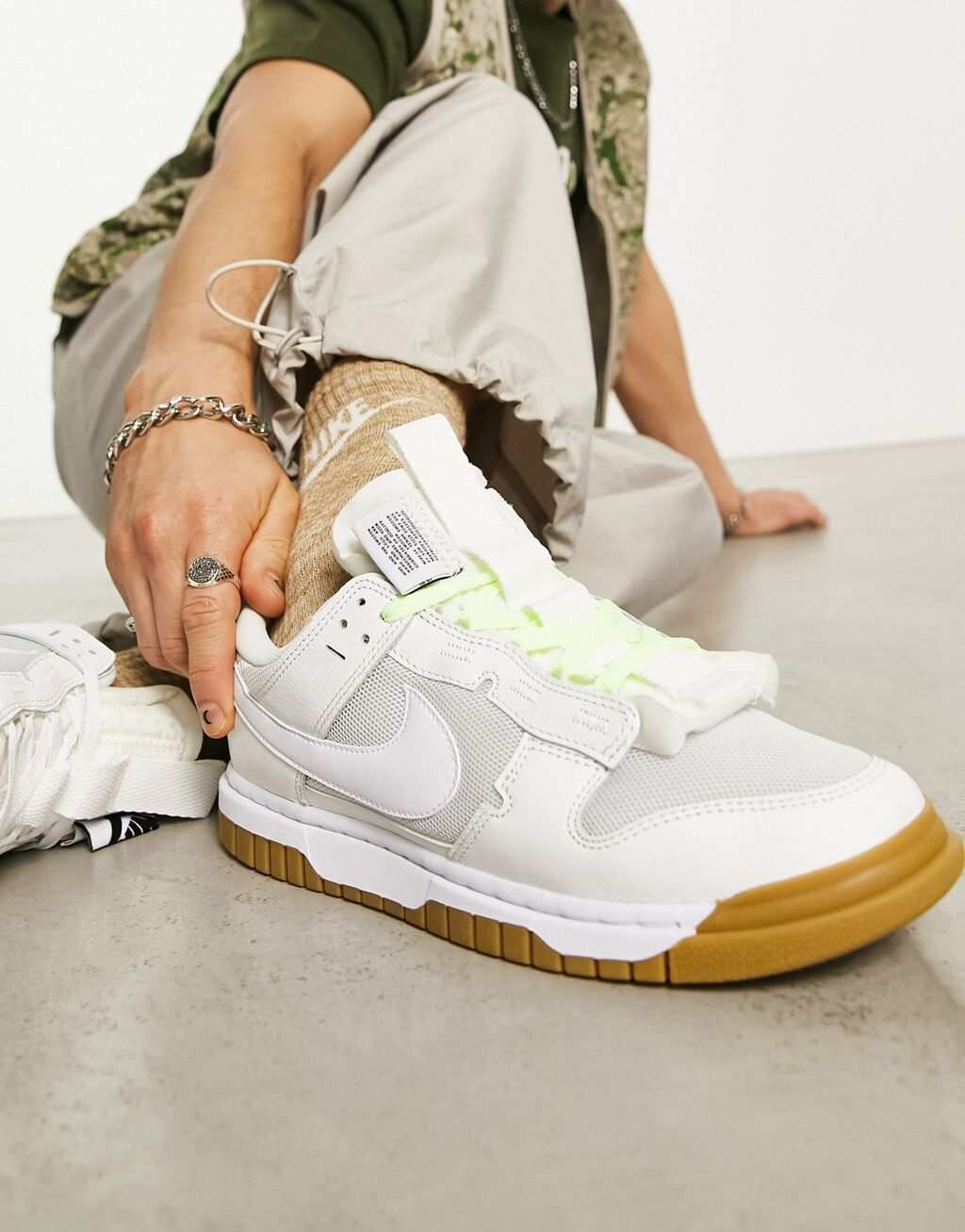 

Белоснежные большие кроссовки Nike Dunk Low