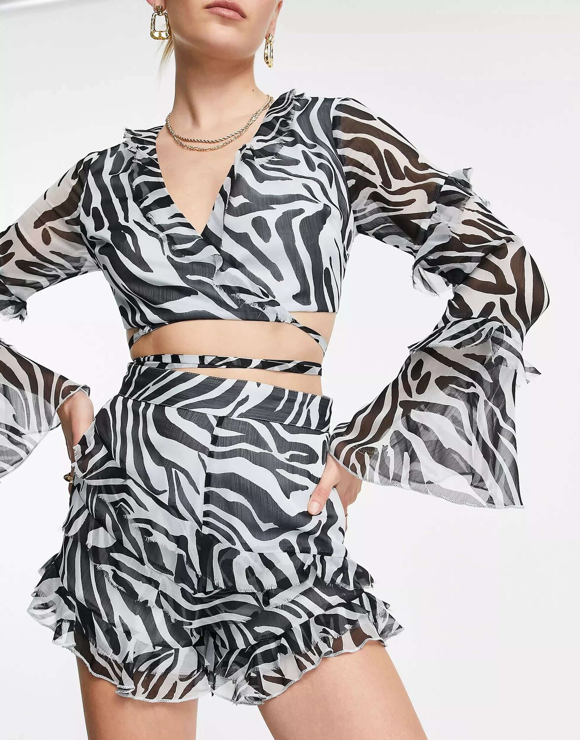 

Короткие шорты с рюшами ASOS