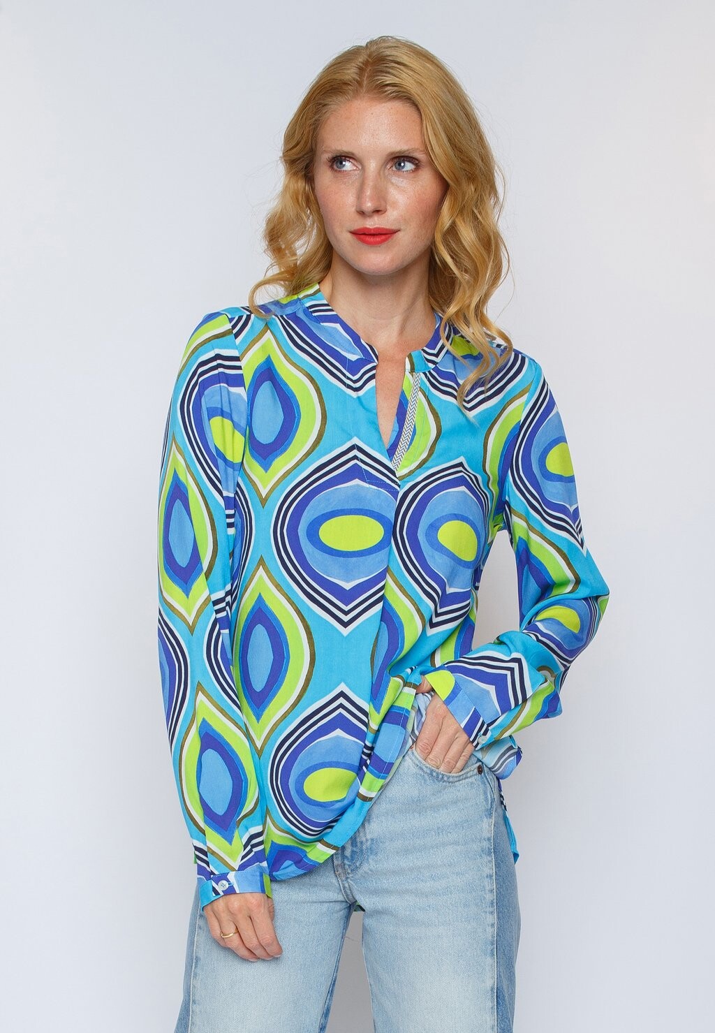 

Блузка Emily van den Bergh, цвет aqua multi