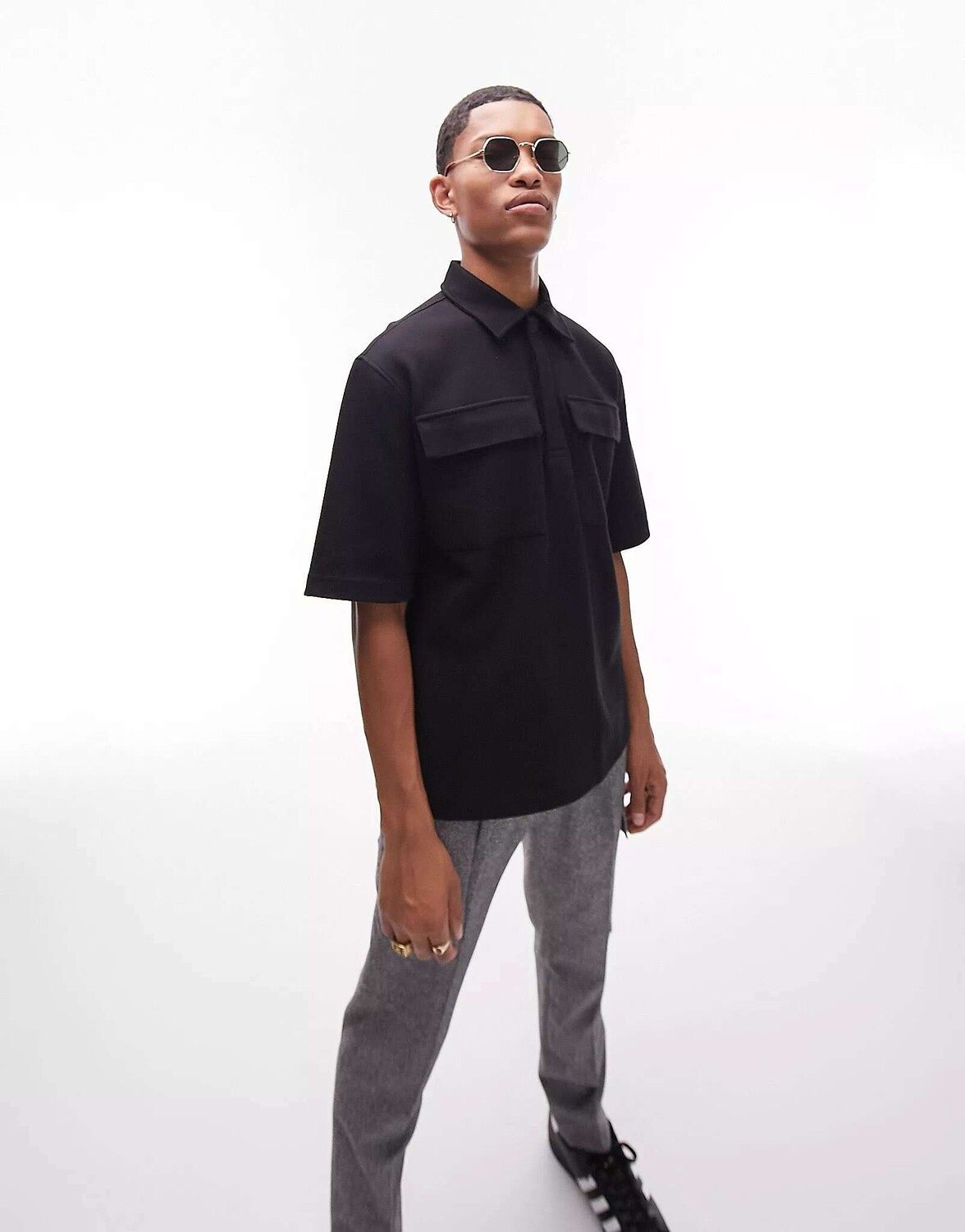 

Черная рубашка-поло с карманами-карго Topman