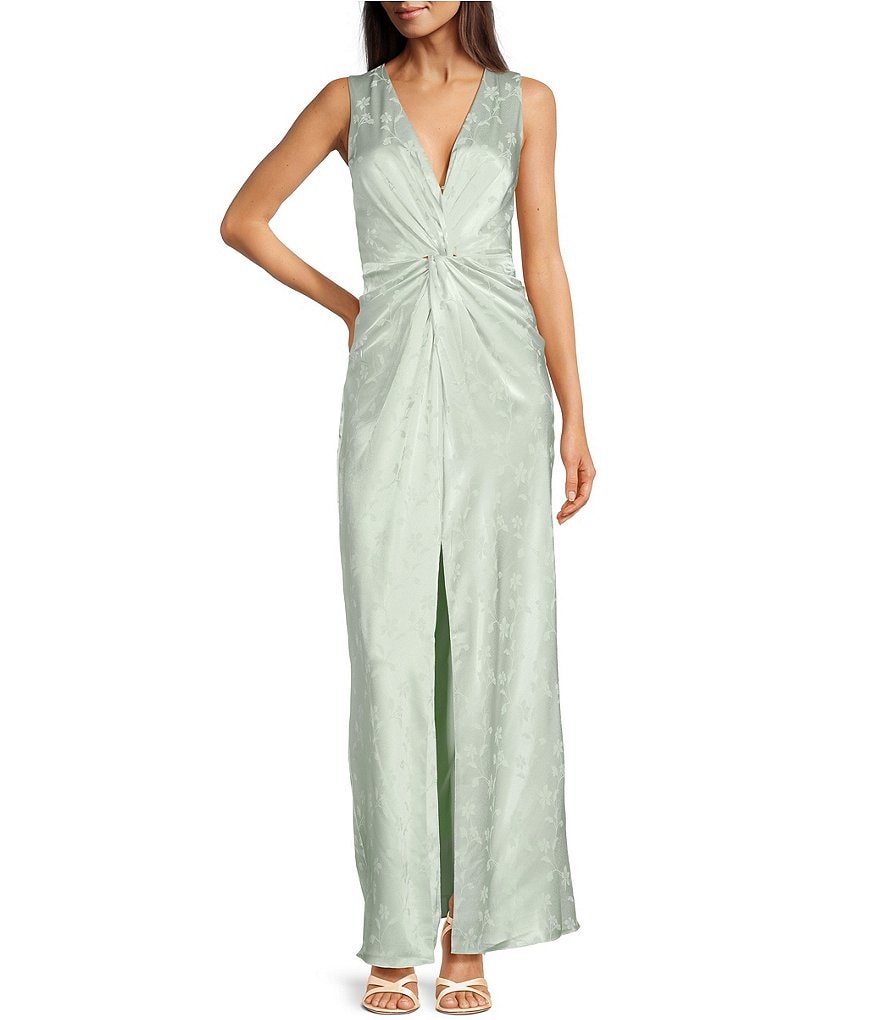 Атласное жаккардовое платье-футляр Belle Badgley Mischka Kyra без рукавов с v-образным вырезом и поворотным разрезом спереди, зеленый