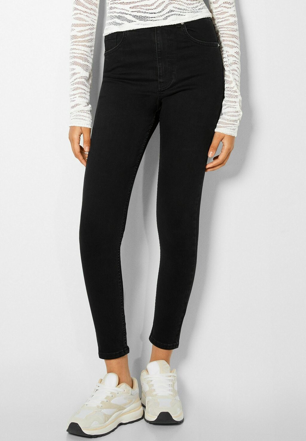 

Джинсы Skinny Fit Bershka, черный