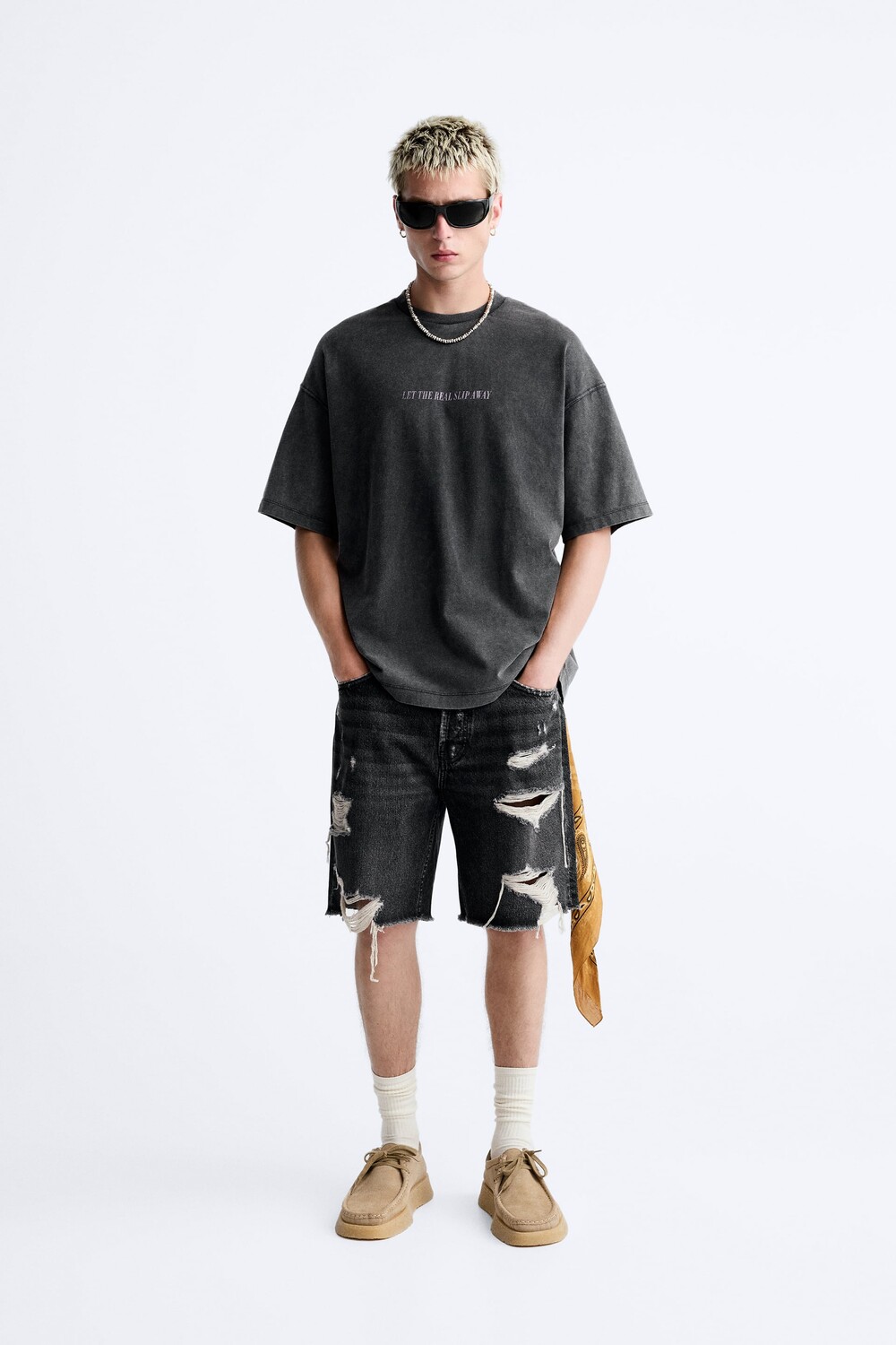 

Рваные шорты из денима Zara, черный