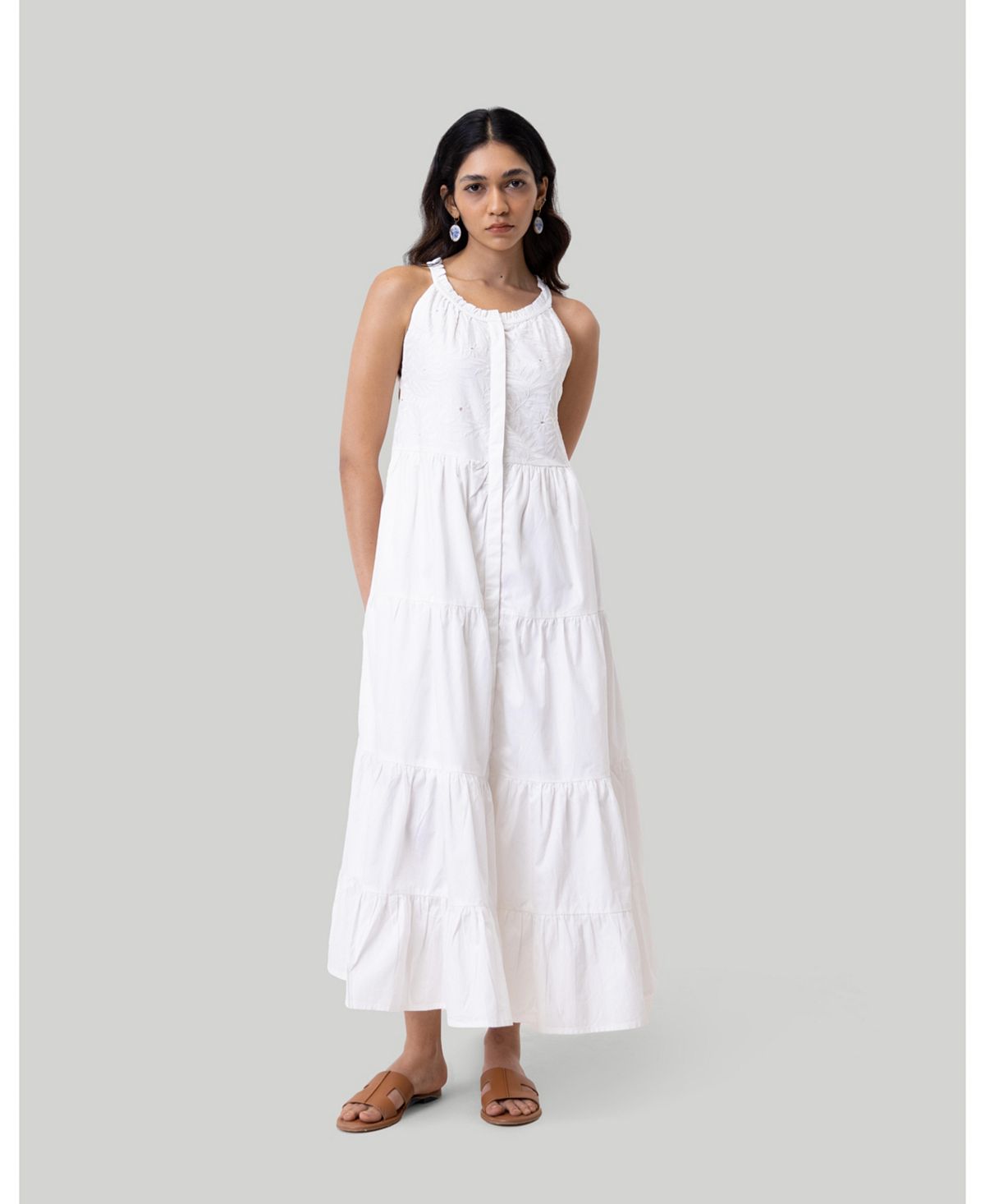 Женское ярусное платье макси без рукавов с вышивкой Reistor, белый женское платье поповер без рукавов с вышивкой lucky brand