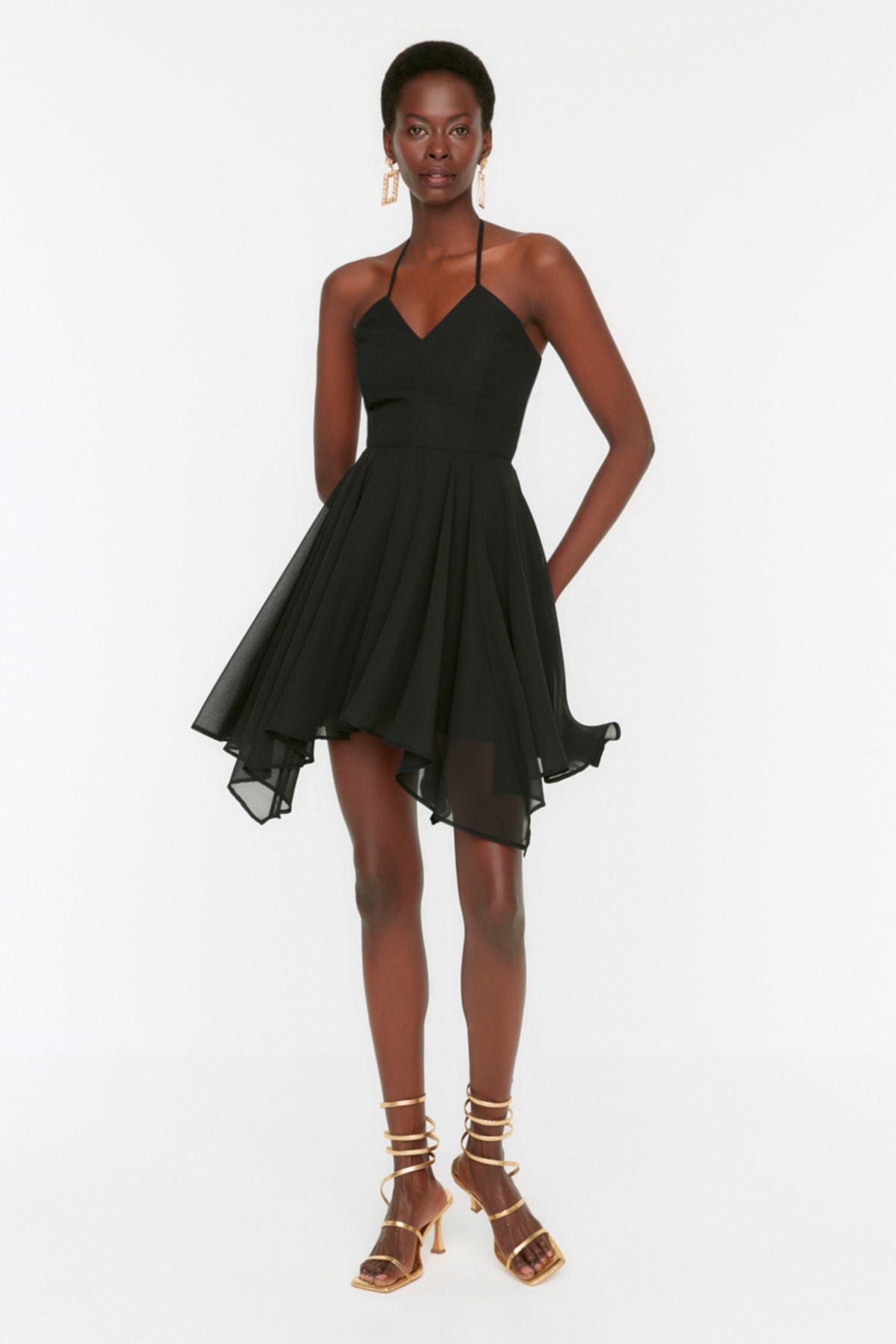 Платье Trendyol элегантное с ремешком, черный