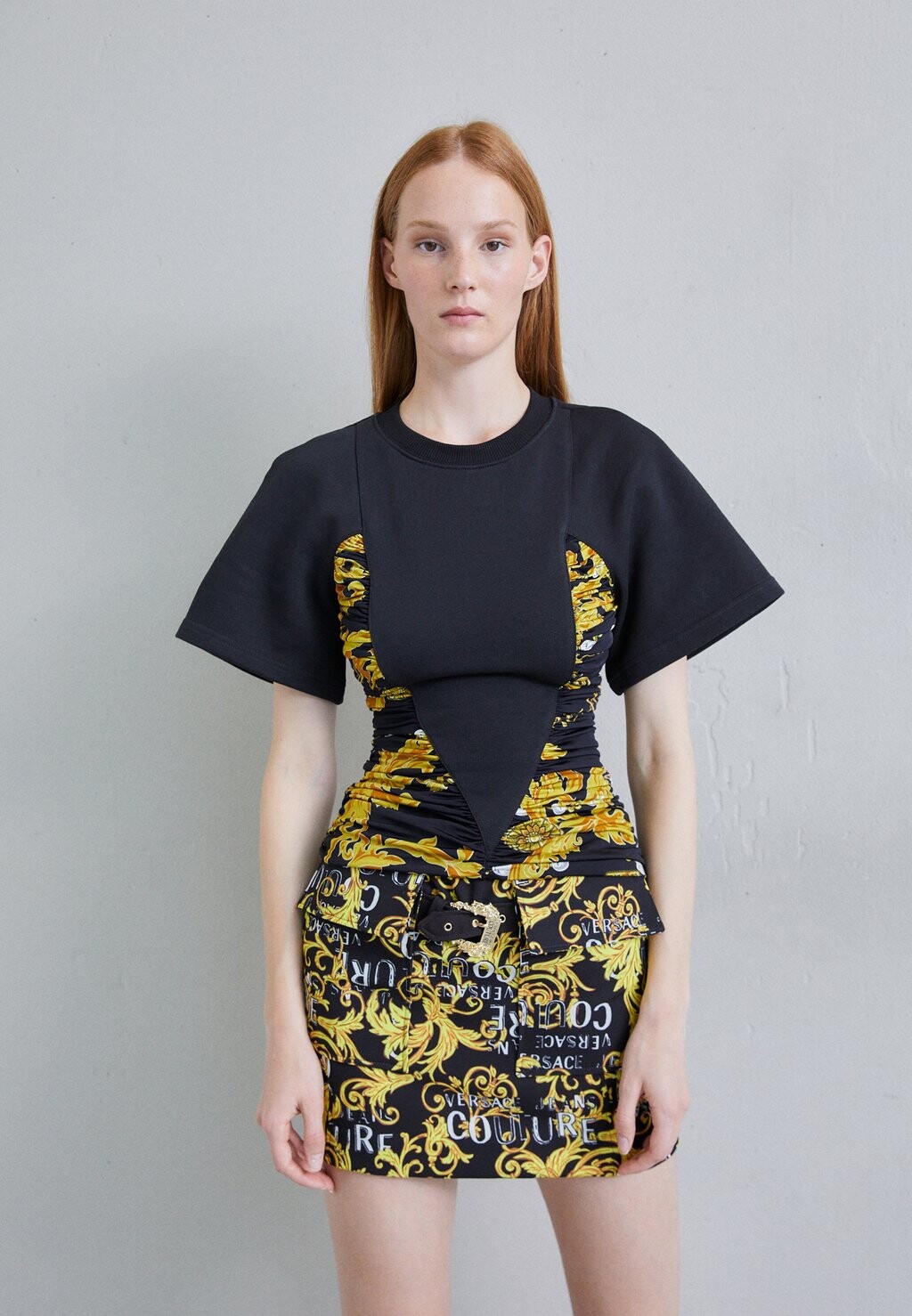 

Футболка с принтом Organzino Chaincouture Versace Jeans Couture, цвет black/gold