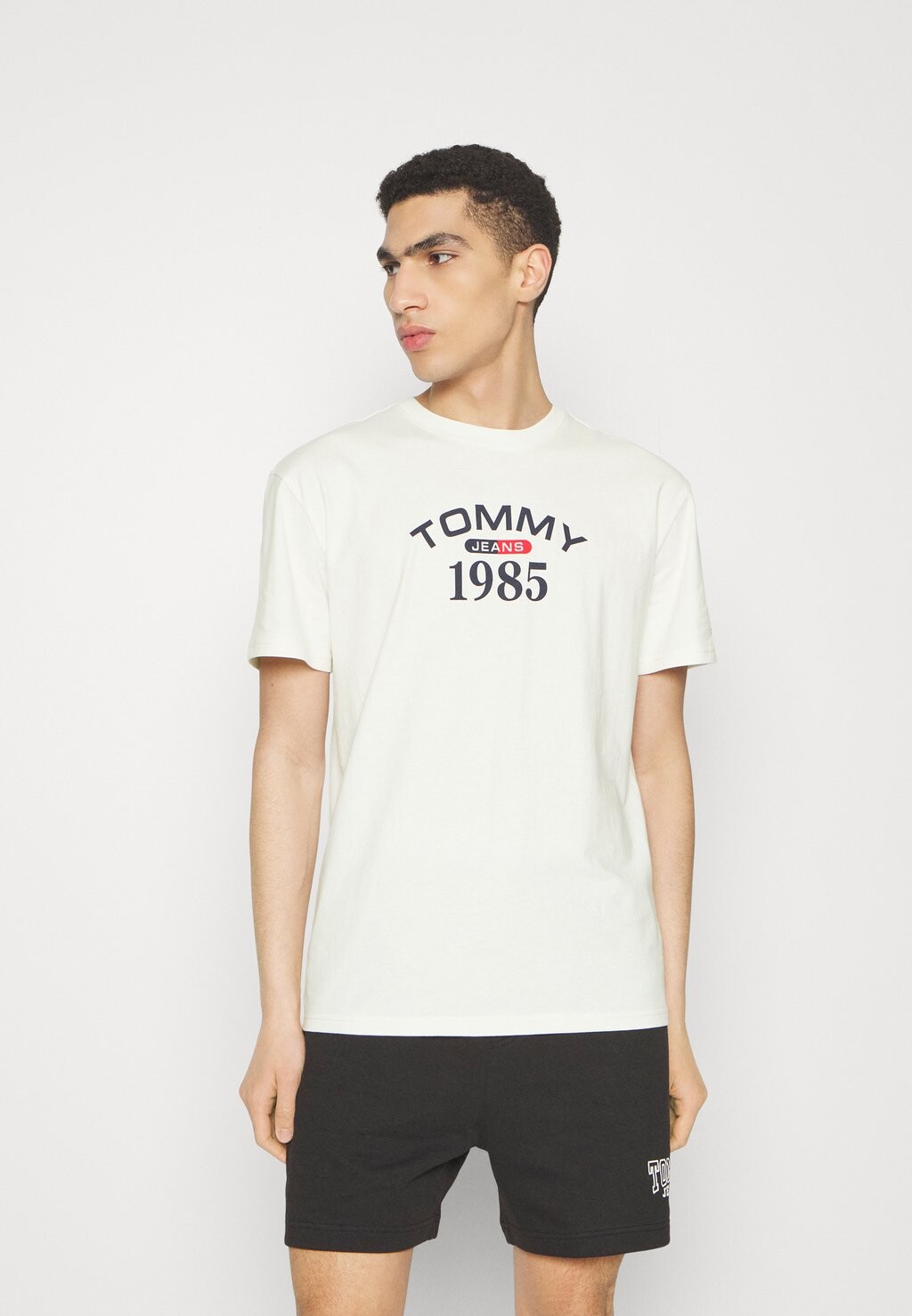 

Футболка с принтом Tommy Jeans, белый