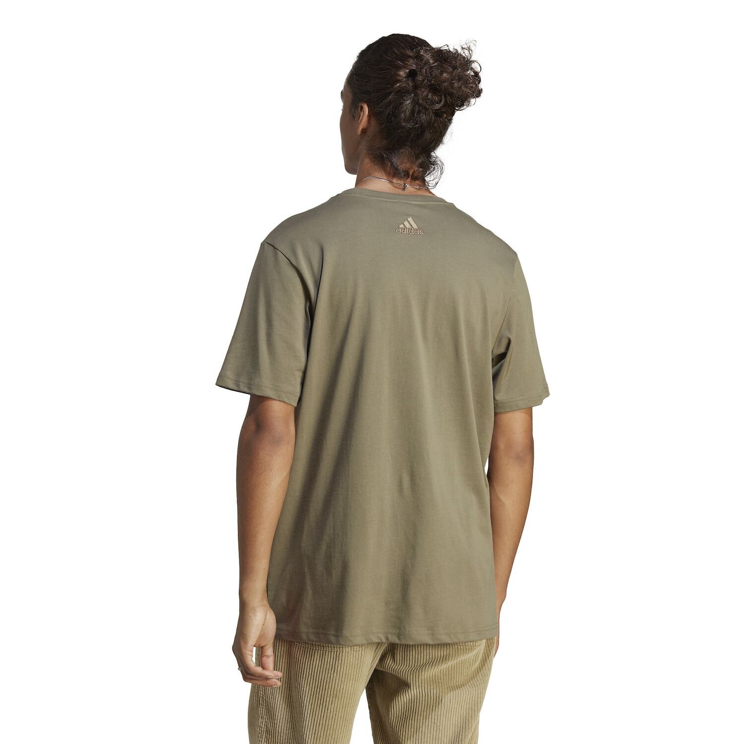 

Футболка с большим логотипом Big & Tall Essentials adidas