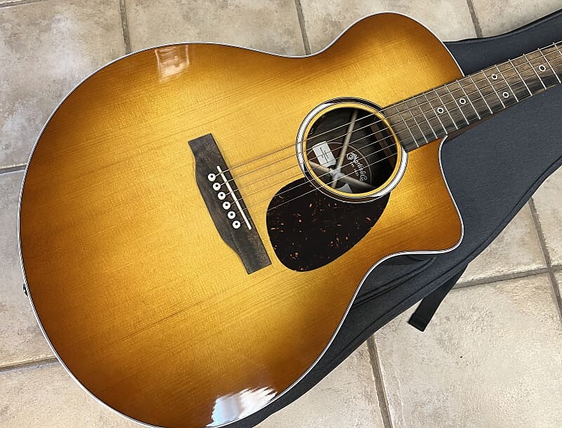 

Акустическая гитара 2023 CF Martin SC-13E Special-01 Road Series Special Burst