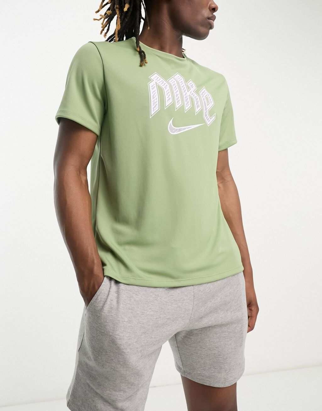

Футболка цвета хаки с логотипом Nike Running Run Division Miler Swoosh
