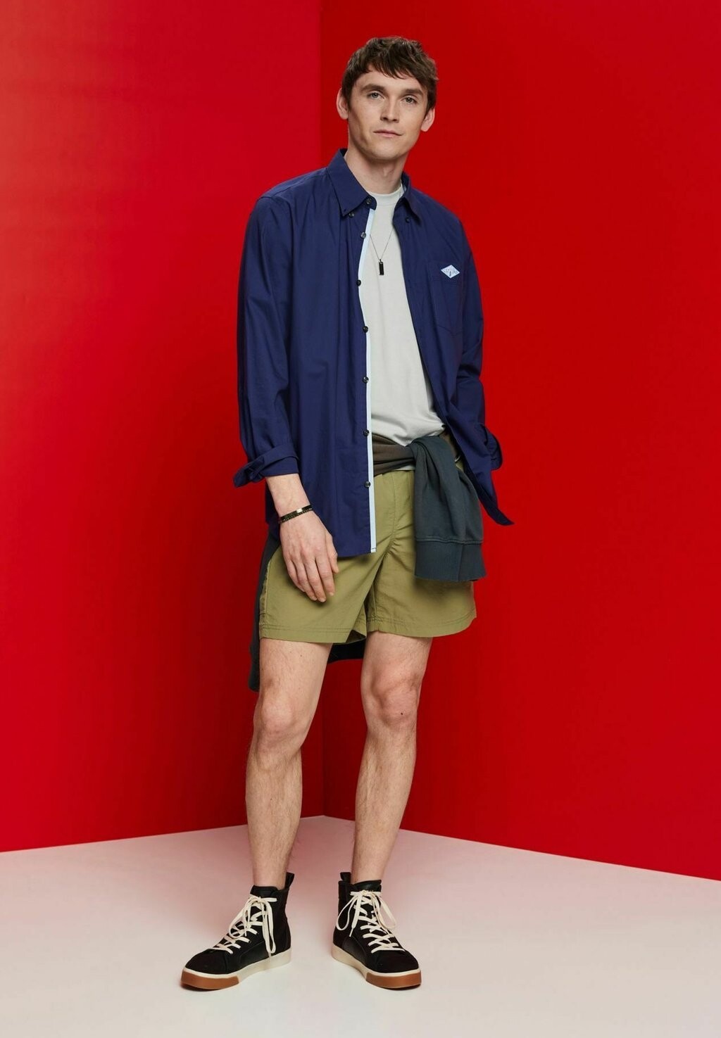 

Футболка с принтом Esprit, серый
