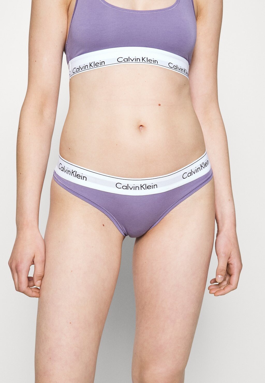 

Стринги Calvin Klein Underwear