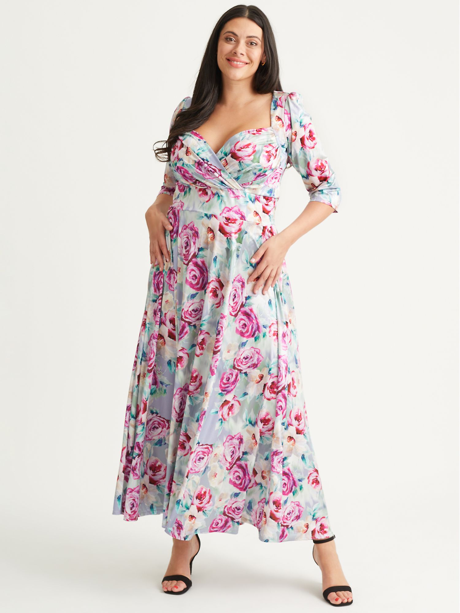 цена Атласное платье макси с цветочным принтом Elizabeth Scarlett & Jo, серебряный/розовый