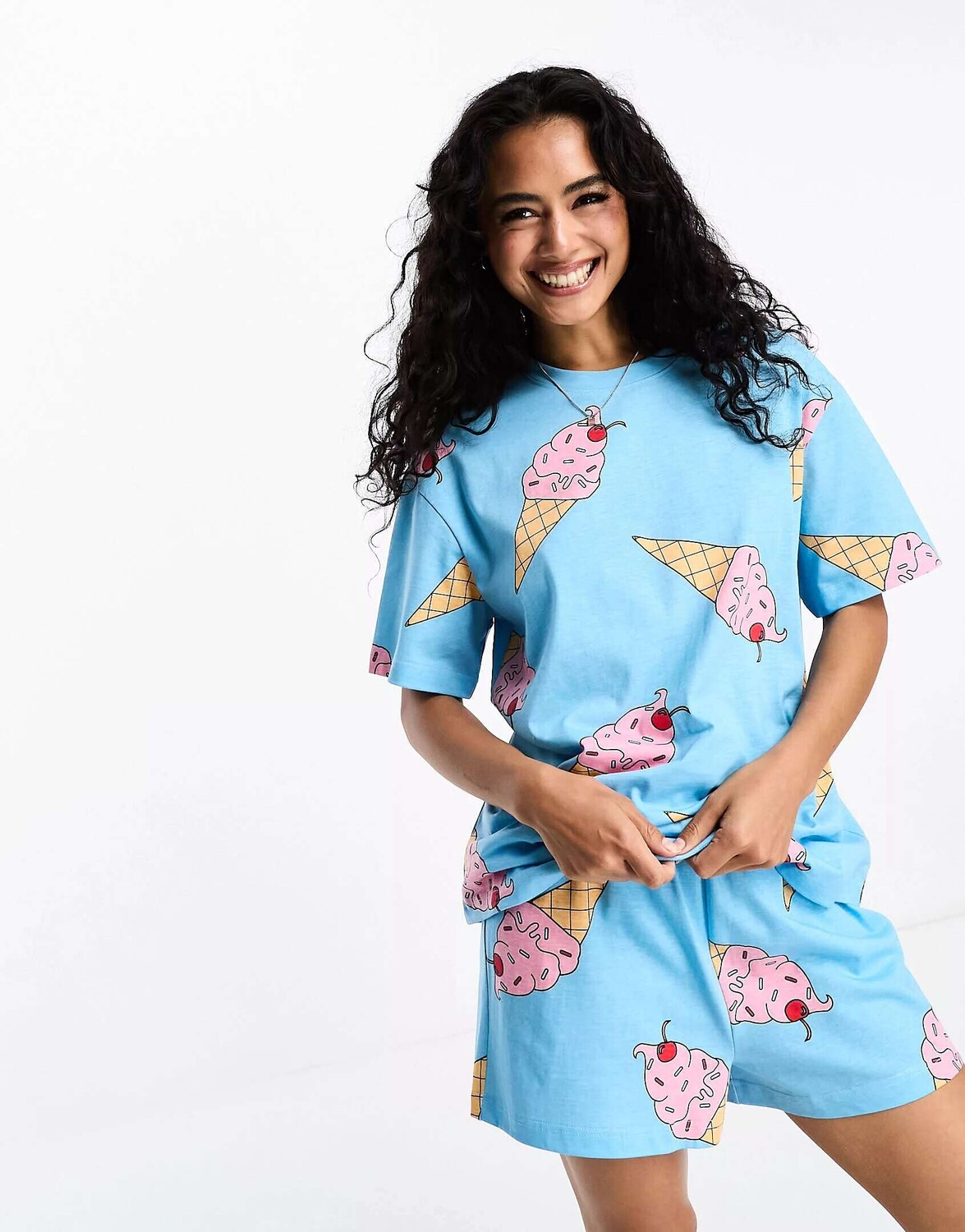 

Синий комплект из большой футболки и короткой пижамы с мороженым ASOS