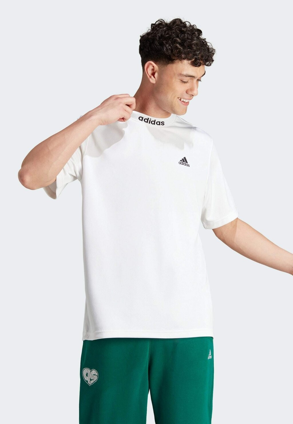 

Футболка с принтом Adidas, белый