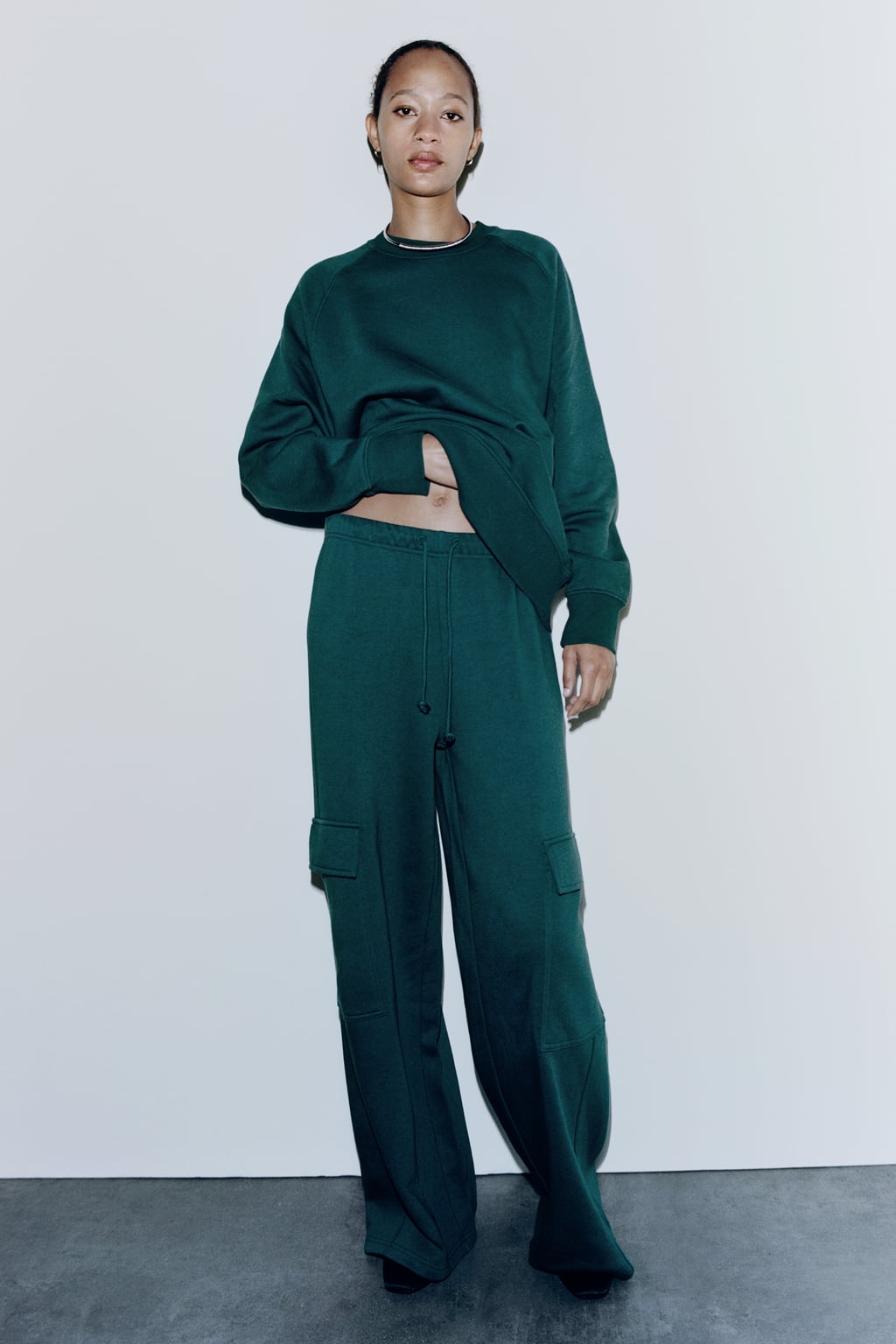 

Прямые плюшевые брюки карго ZARA, синий
