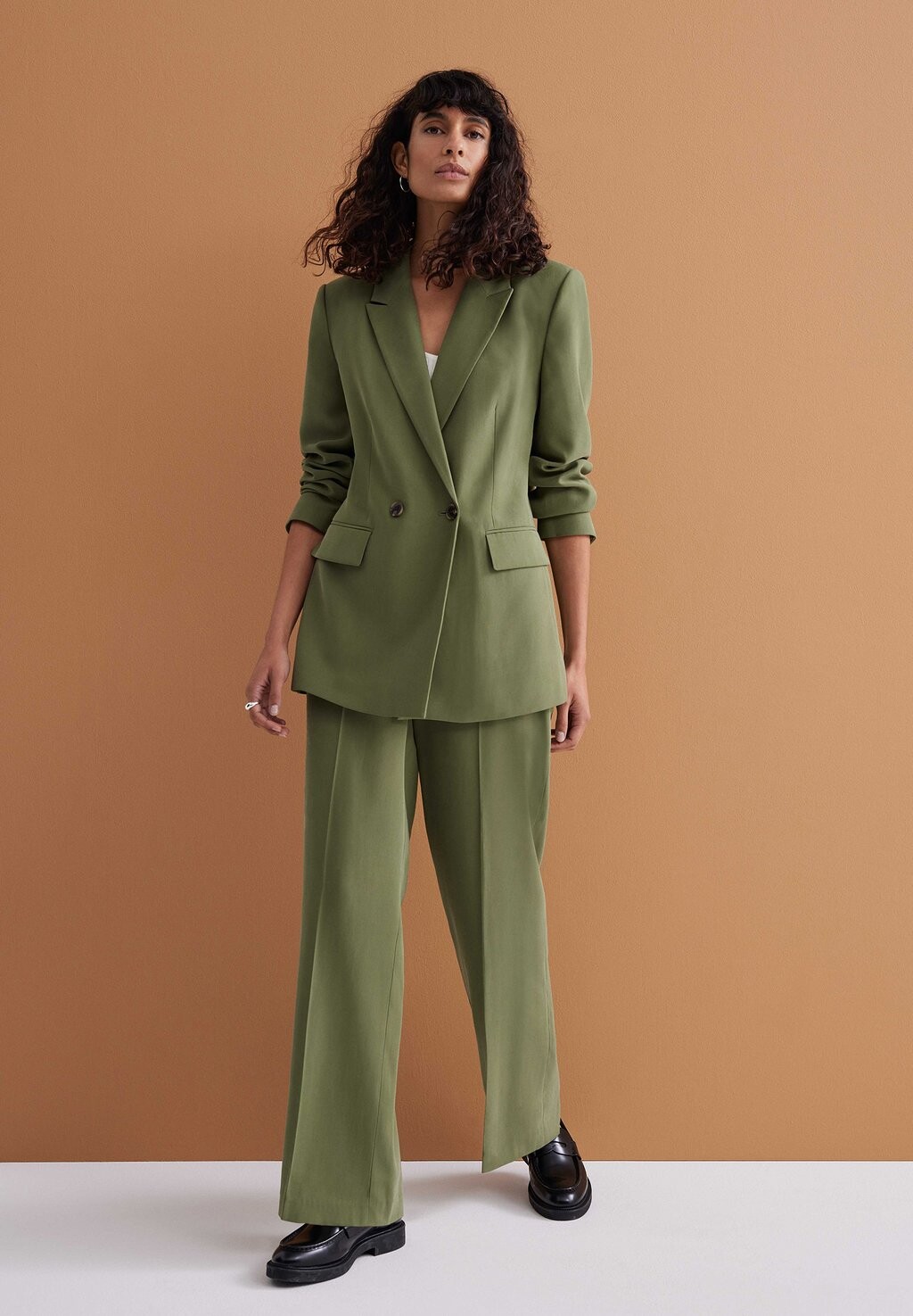 

Брюки WE Fashion, зеленые