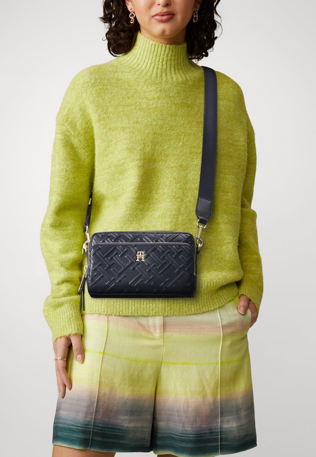 

Сумка через плечо Tommy Hilfiger