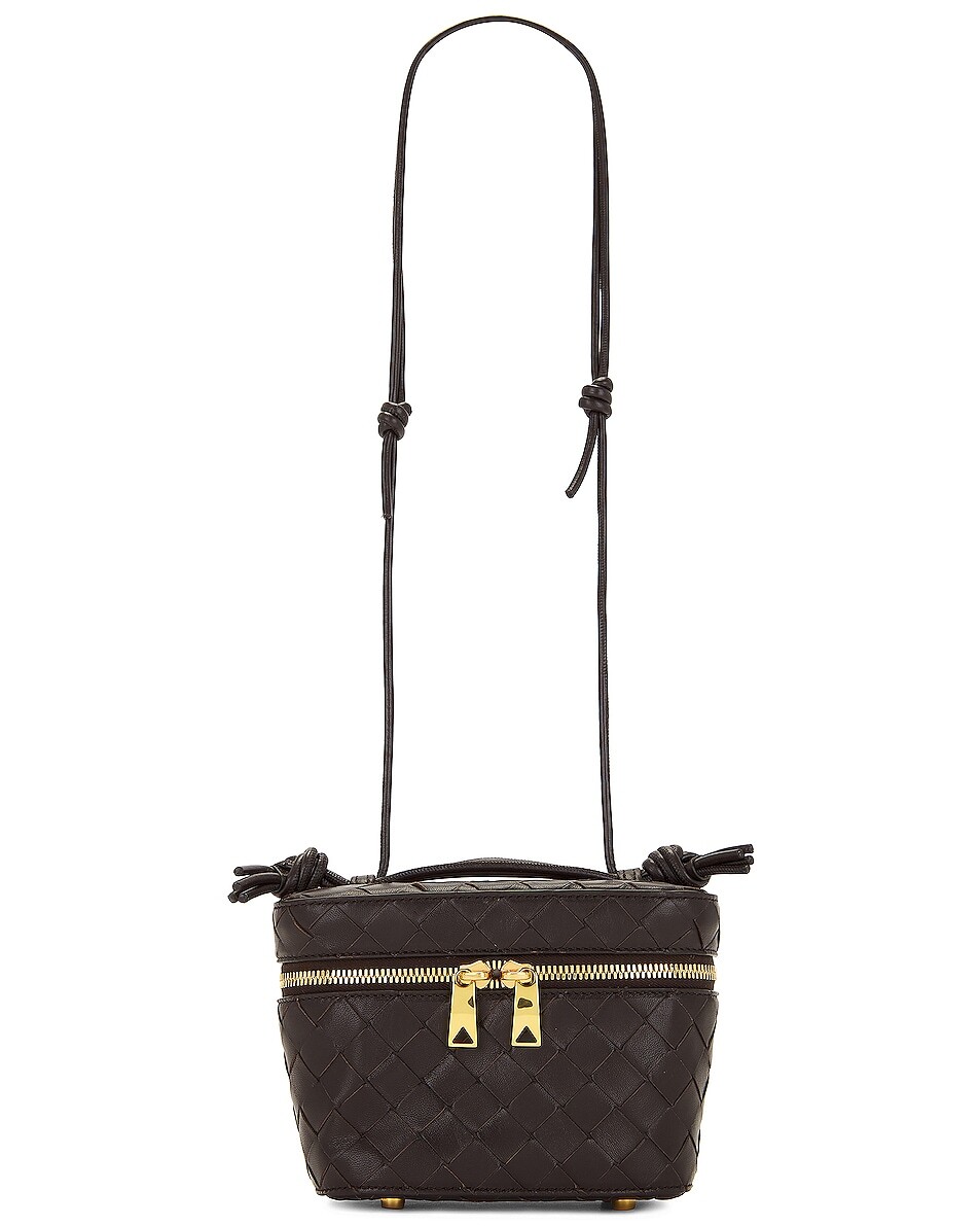 

Сумка Bottega Veneta Small Vanity Case On Strap, цвет Fondant & Gold