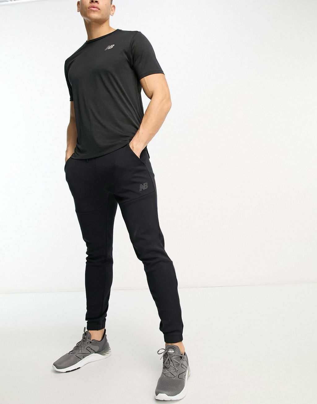 

Черные брюки из технического флиса New Balance RW