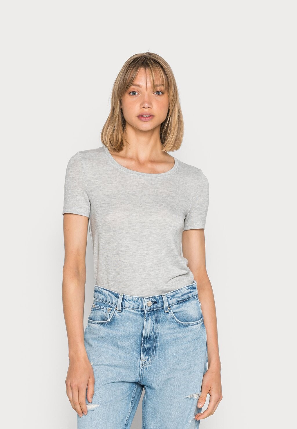 

Базовая футболка Vero Moda