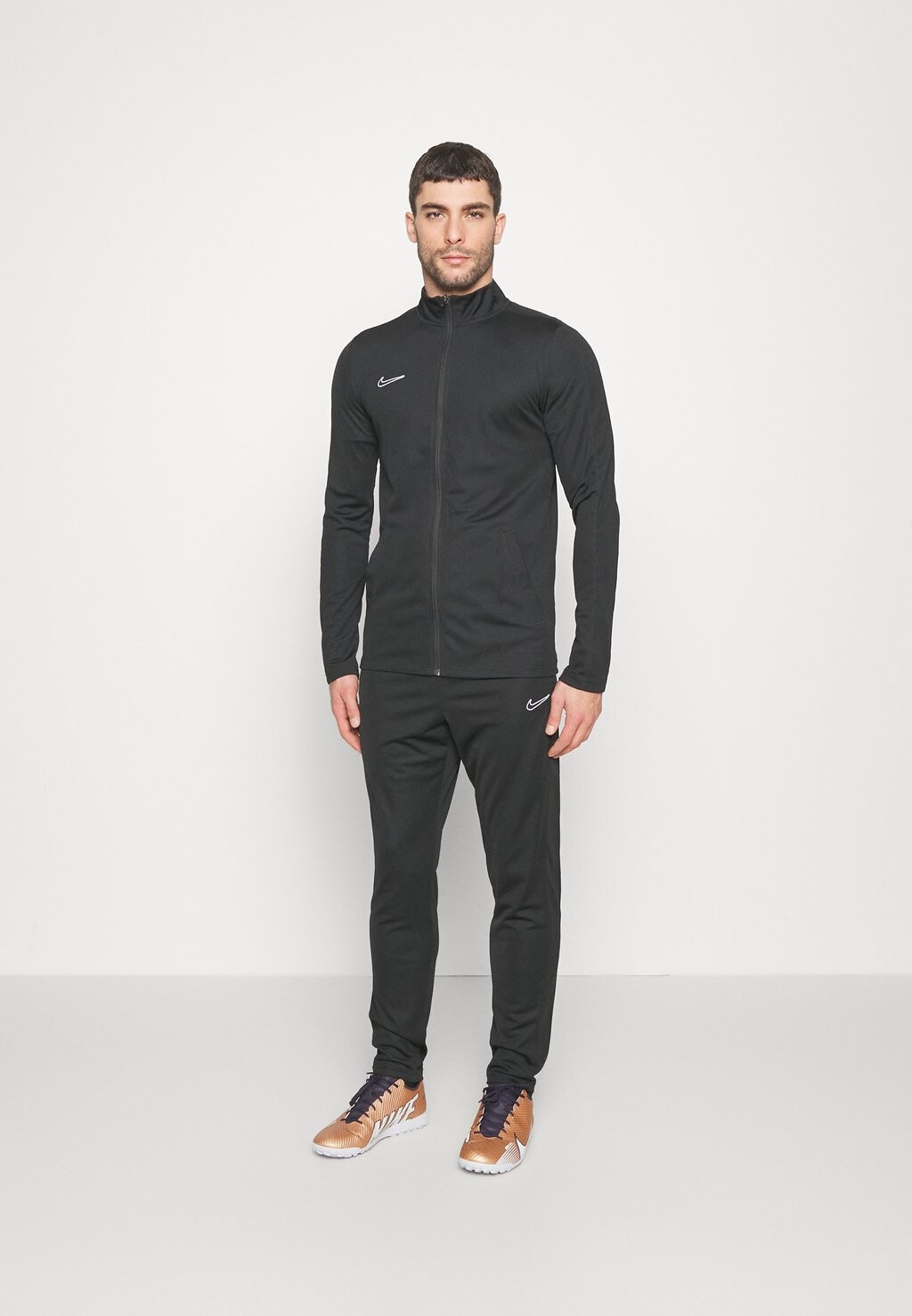 

Спортивный костюм Nike
