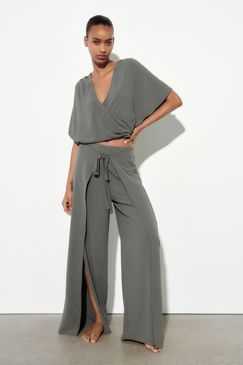 

Брюки ZARA, хаки