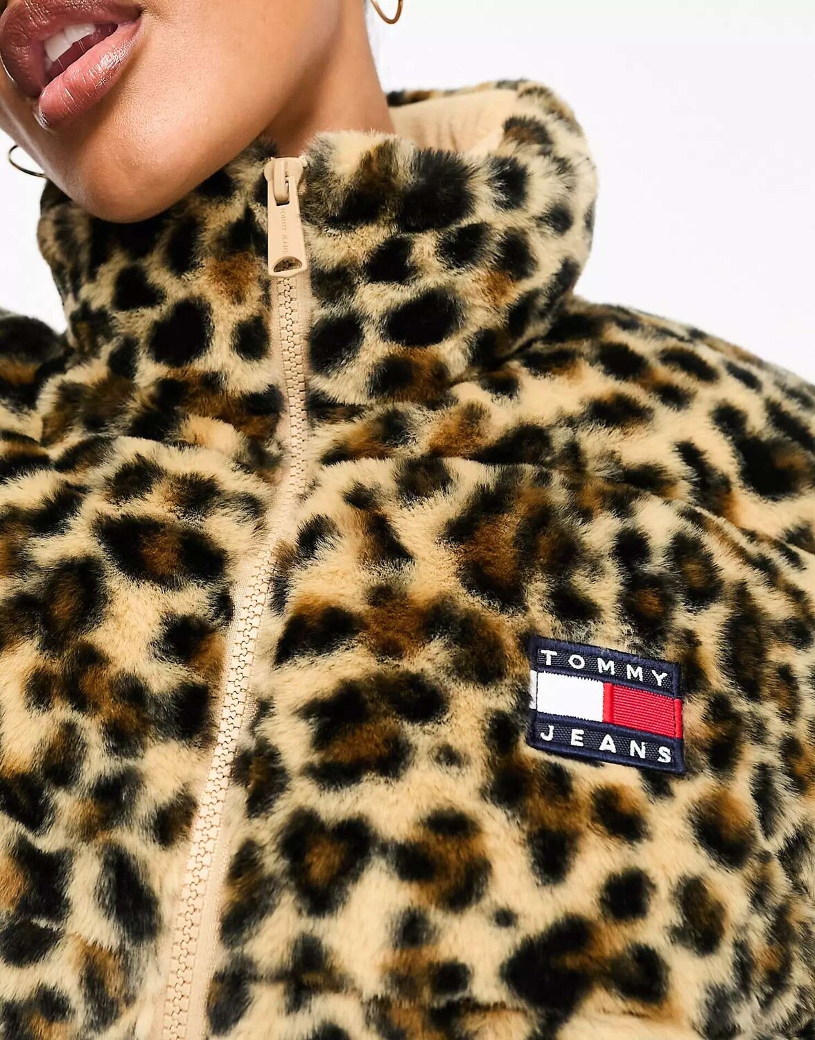

Укороченная куртка из искусственного меха Tommy Jeans с леопардовым принтом, Коричневый
