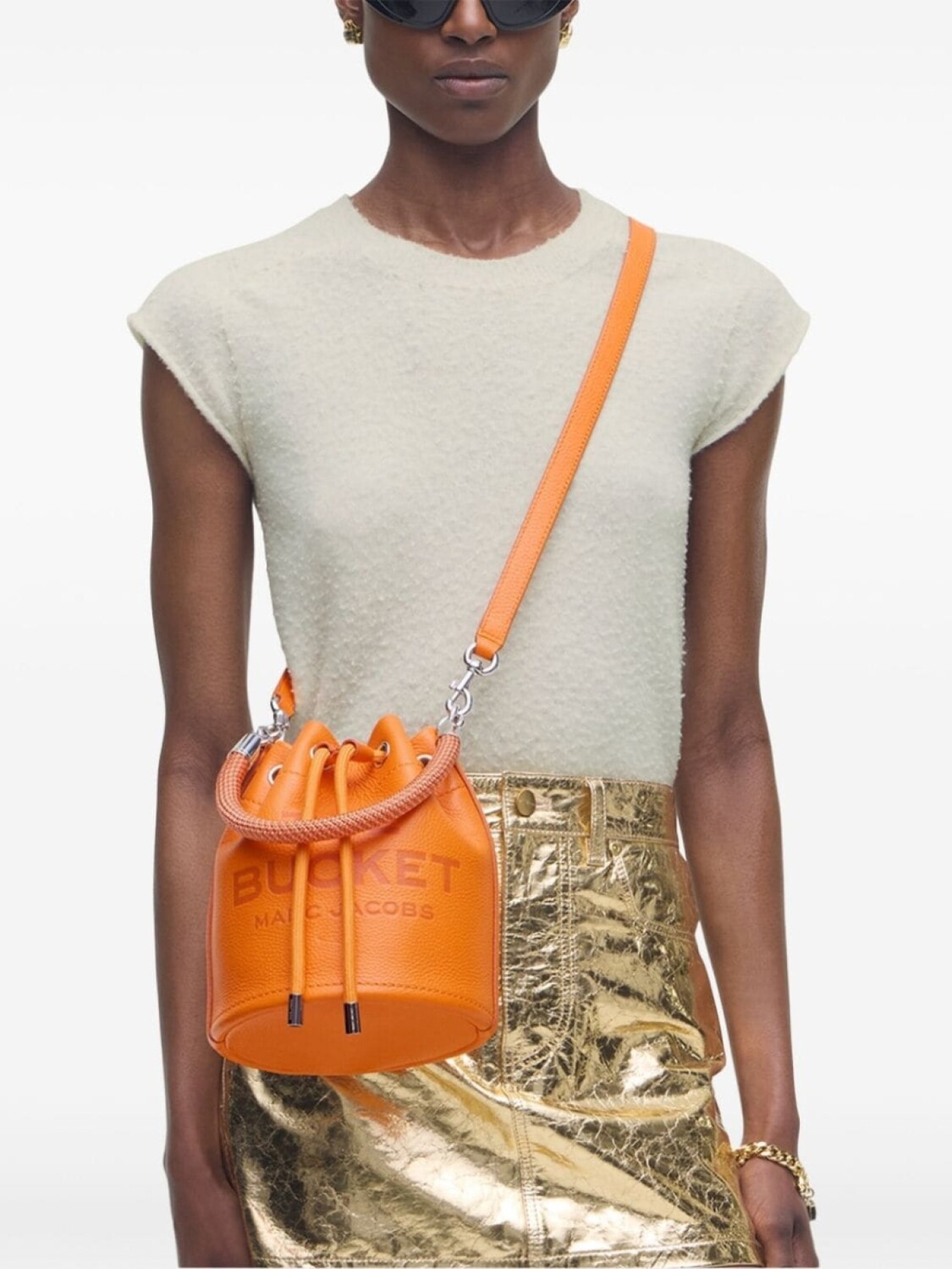 

Marc Jacobs сумка The Leather Bucket, оранжевый