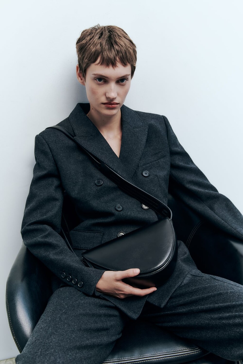 

Сумка через плечо асимметричного кроя ZARA, черный