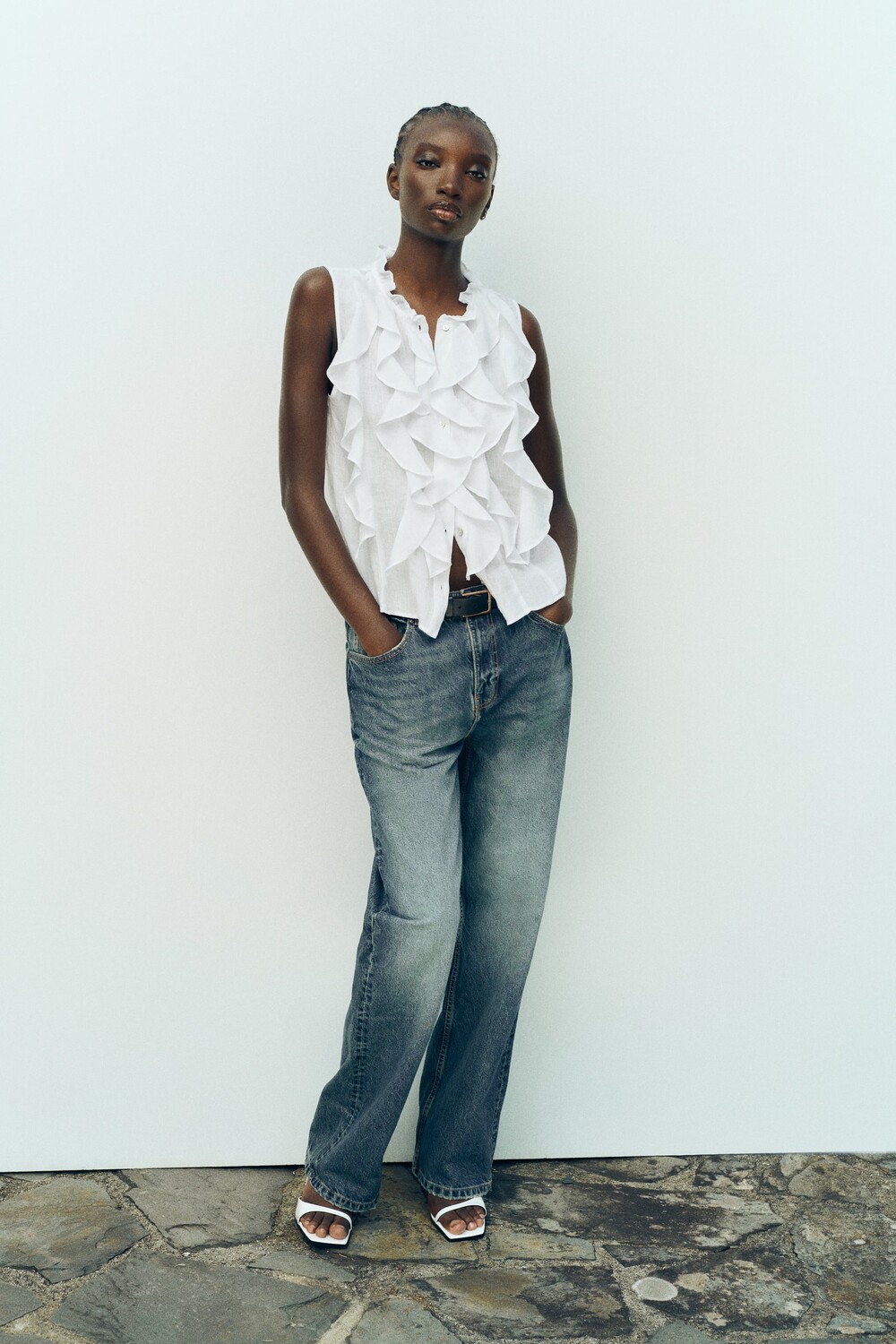 

Льняный топ с оборками Zara, белый