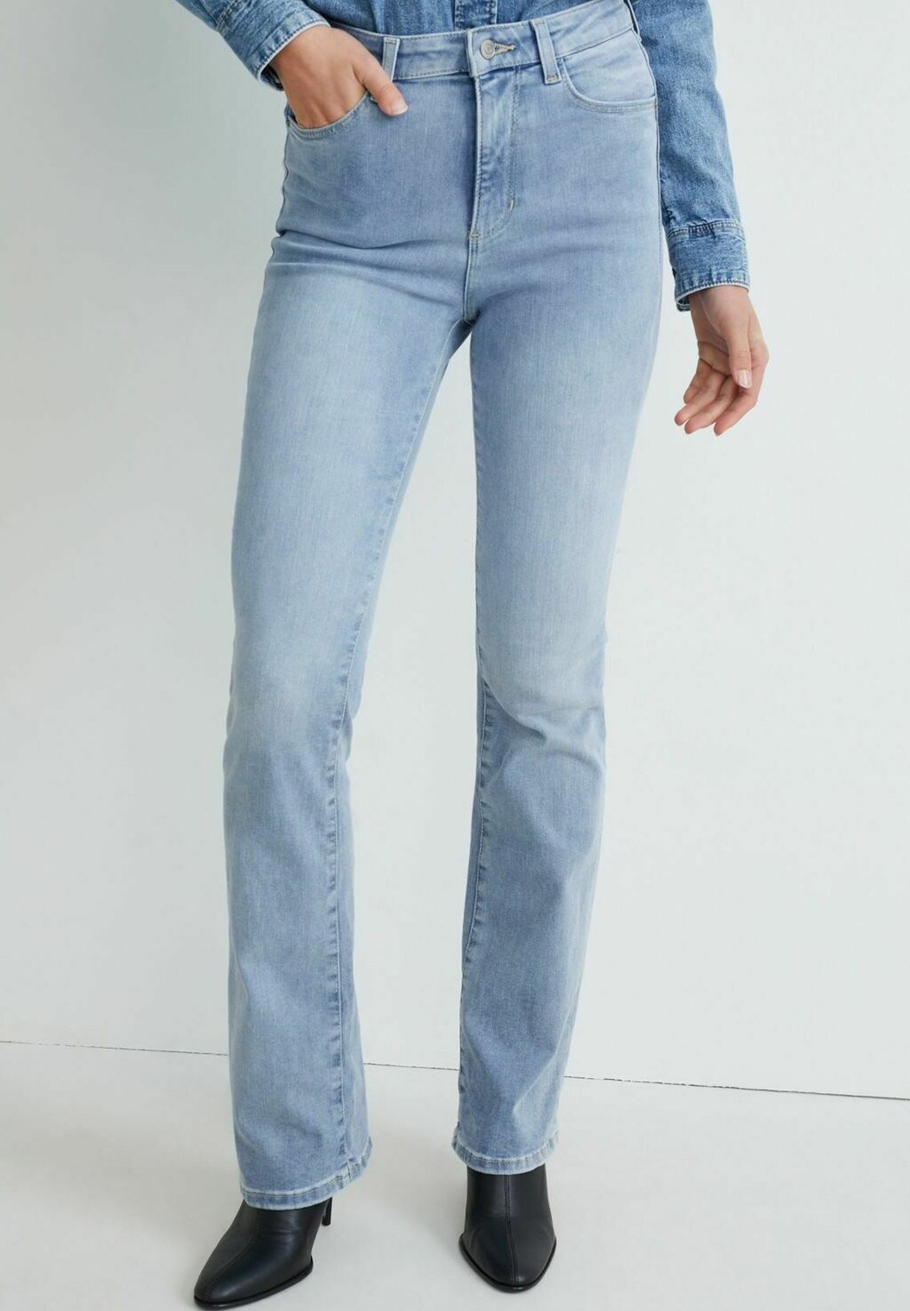 

Джинсы Bootcut C&A