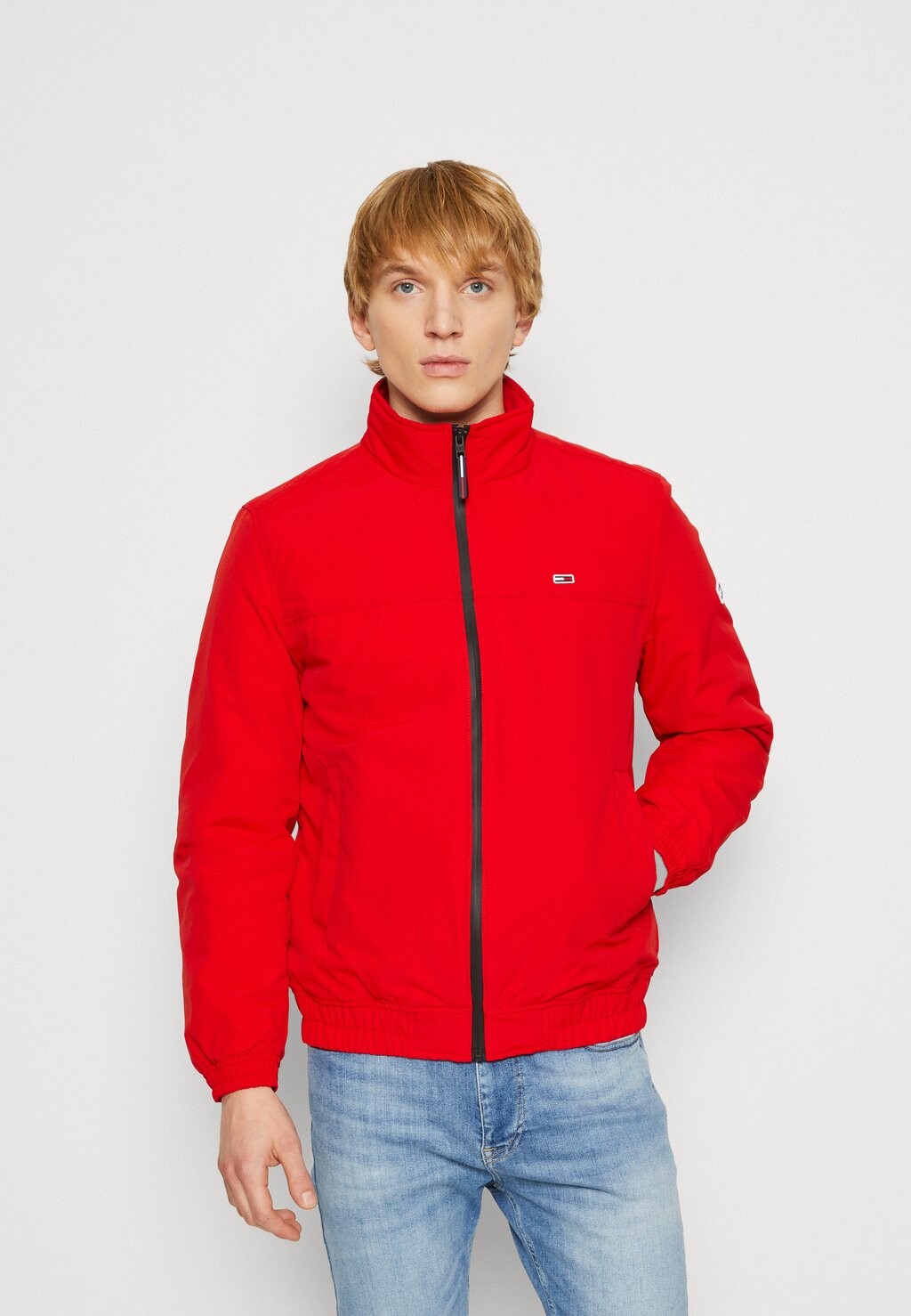 

Демисезонная куртка Tommy Jeans