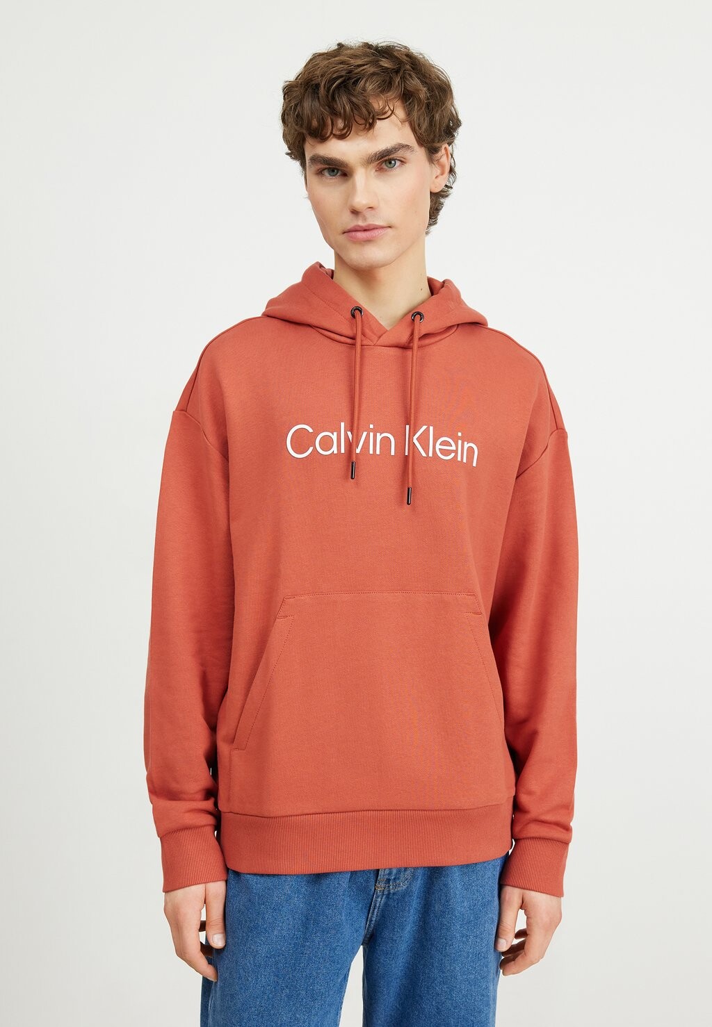 

Толстовка Hero Logo Comfort Calvin Klein, цвет copper sun