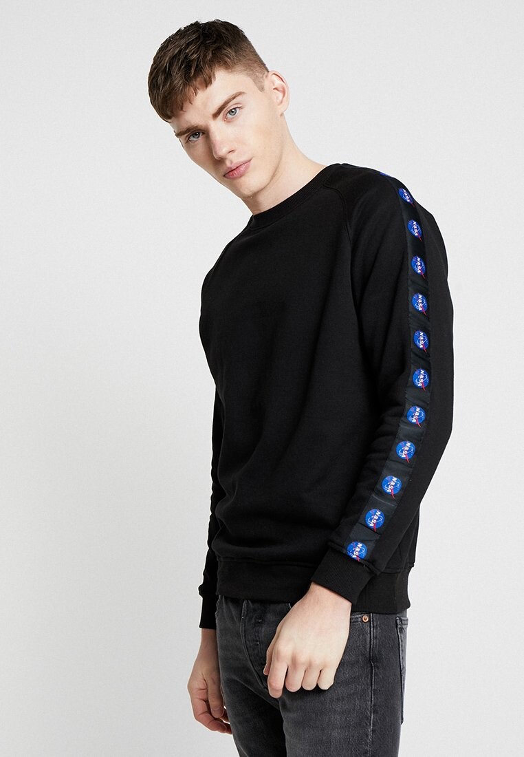 

Толстовка Mister Tee