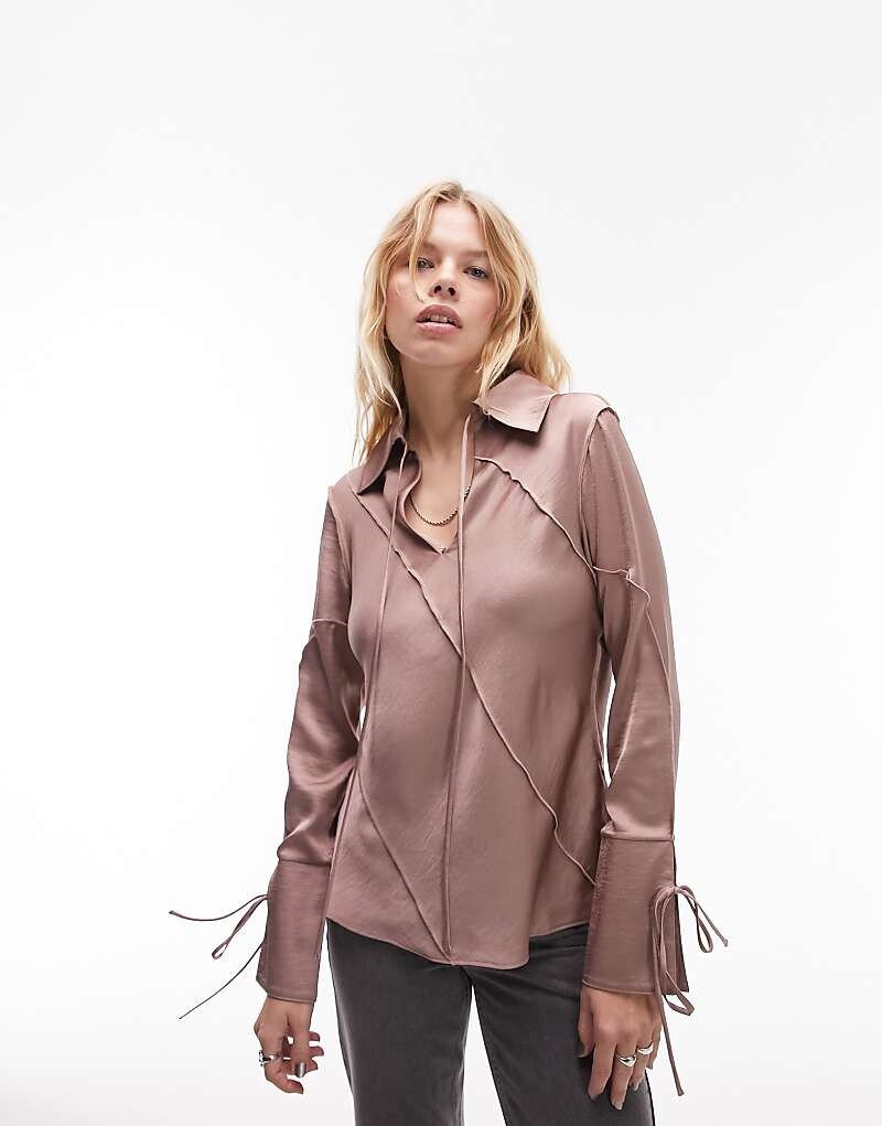 

Атласный топ Topshop – темно-сиреневого цвета с декоративной строчкой